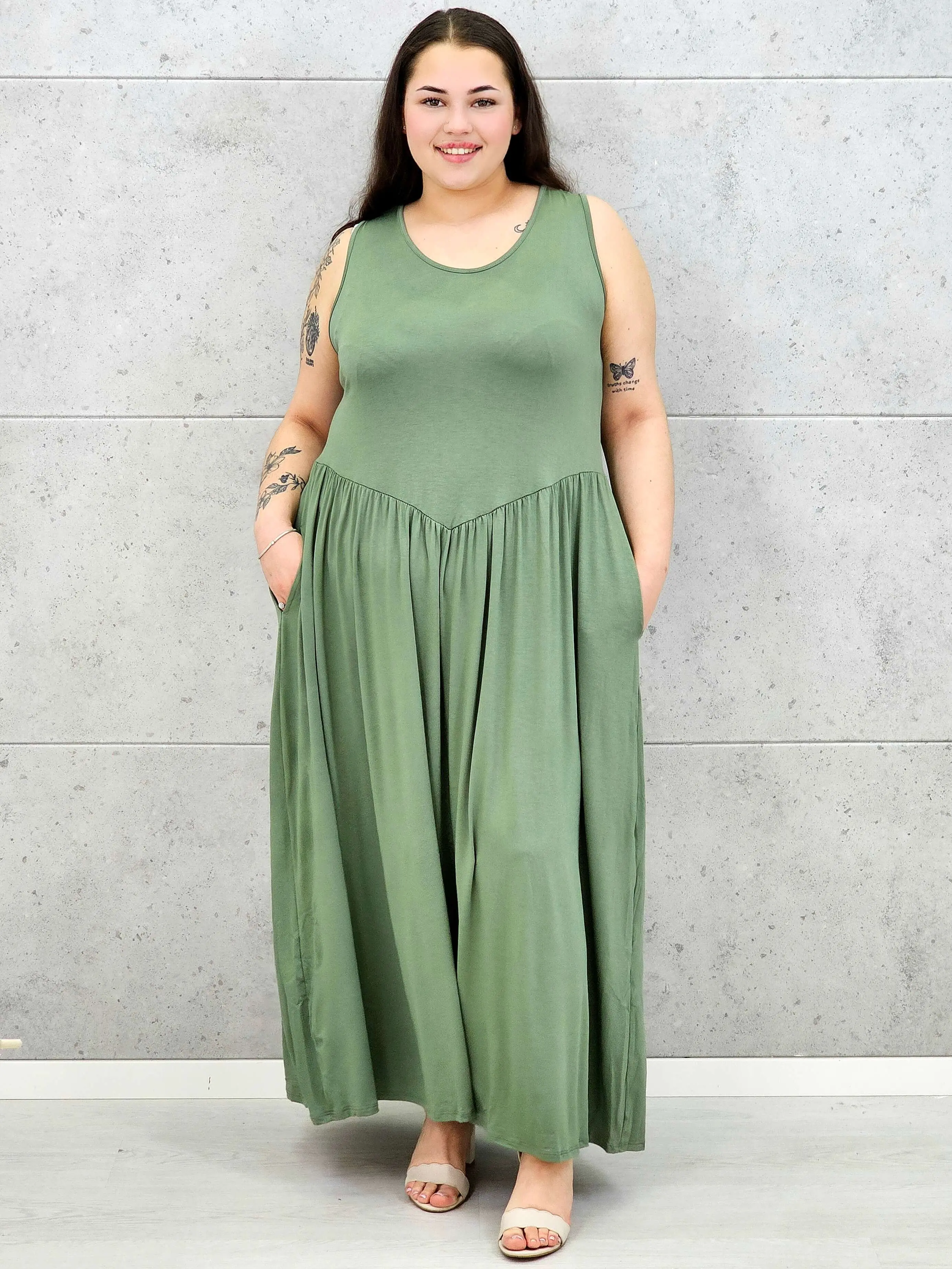 Sukienka plus size o kobiecym fasonie i swobodnym kroju - Image 19