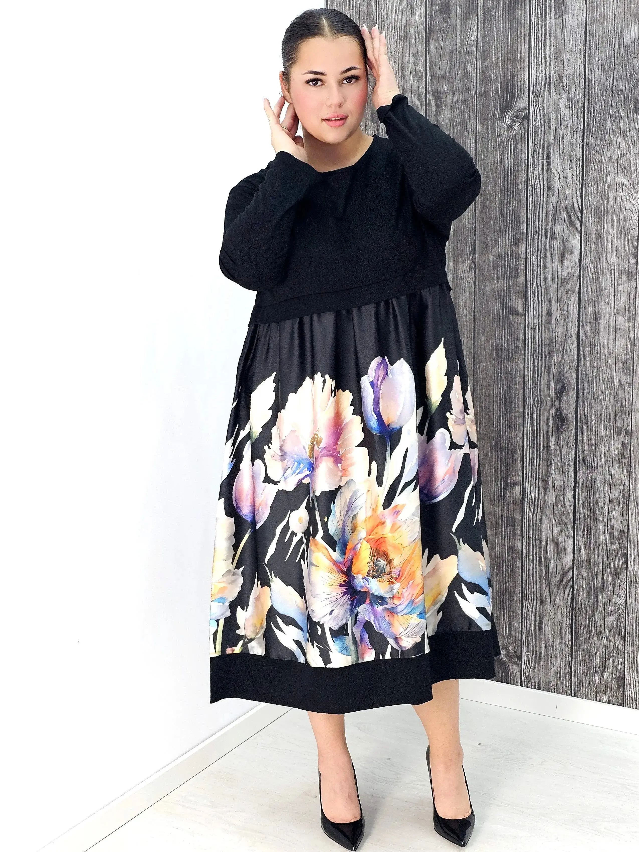 Sukienka midi plus size – elegancja, komfort i kobiecy styl w jednym