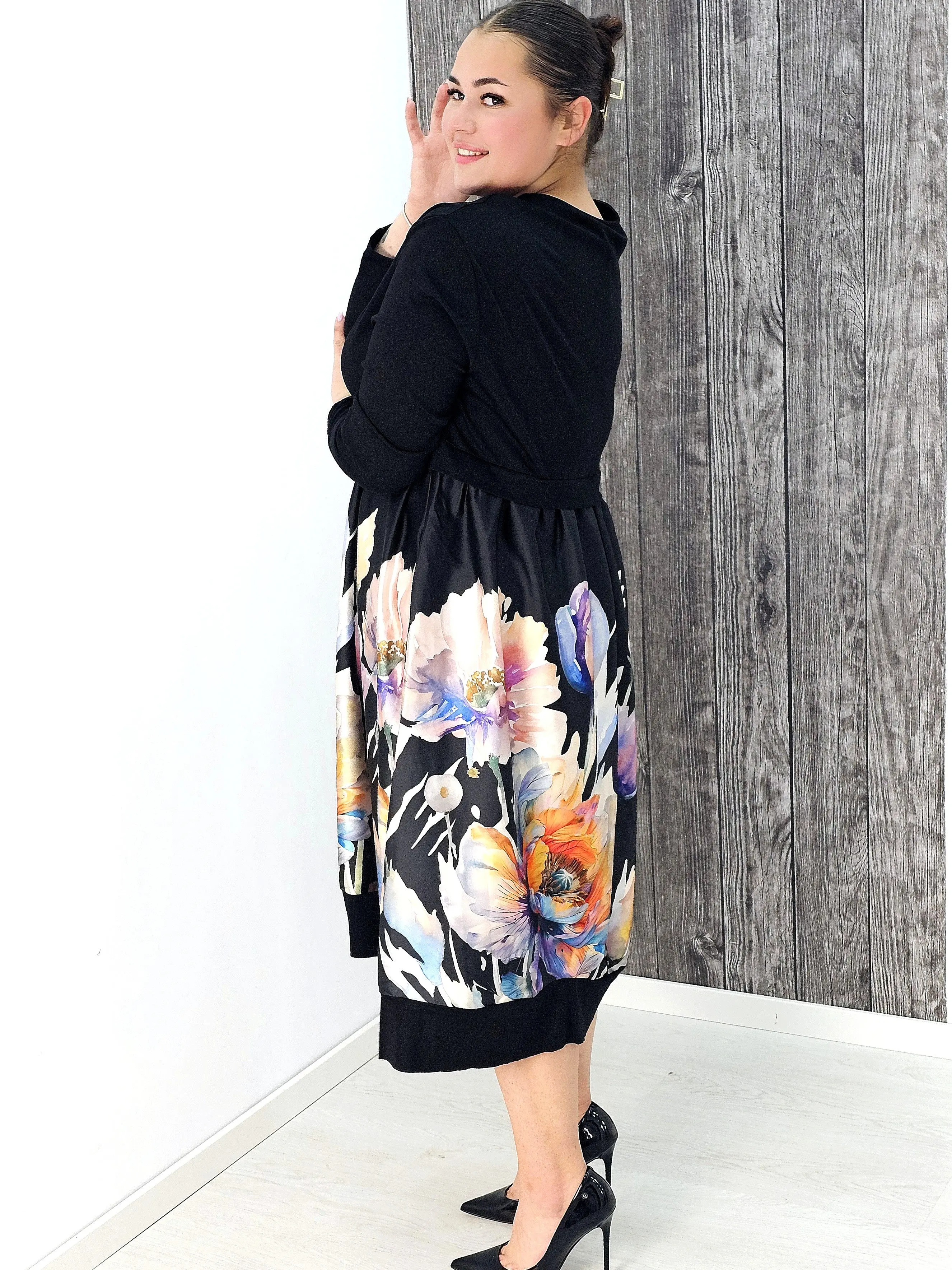 Sukienka midi plus size – elegancja, komfort i kobiecy styl w jednym - Image 4