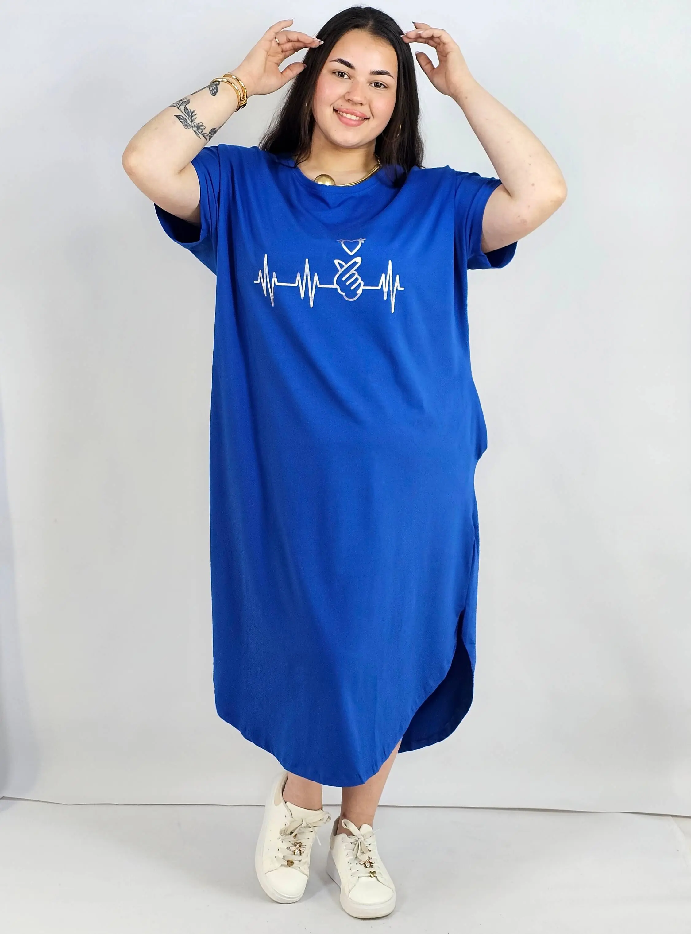 Sukienka oversize dresowa midi z nadrukiem – moda plus size
