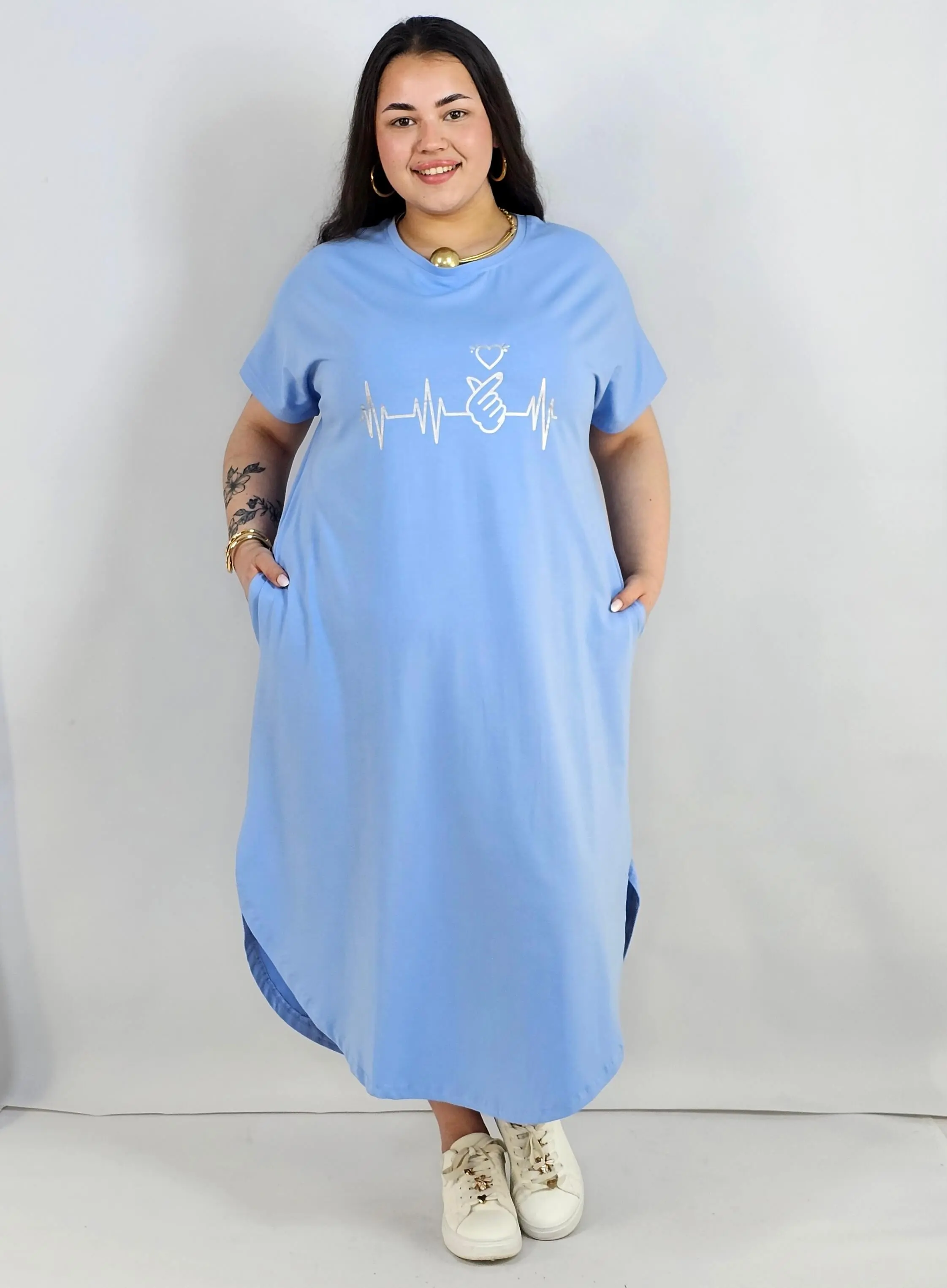 Sukienka oversize dresowa midi z nadrukiem – moda plus size - Image 3