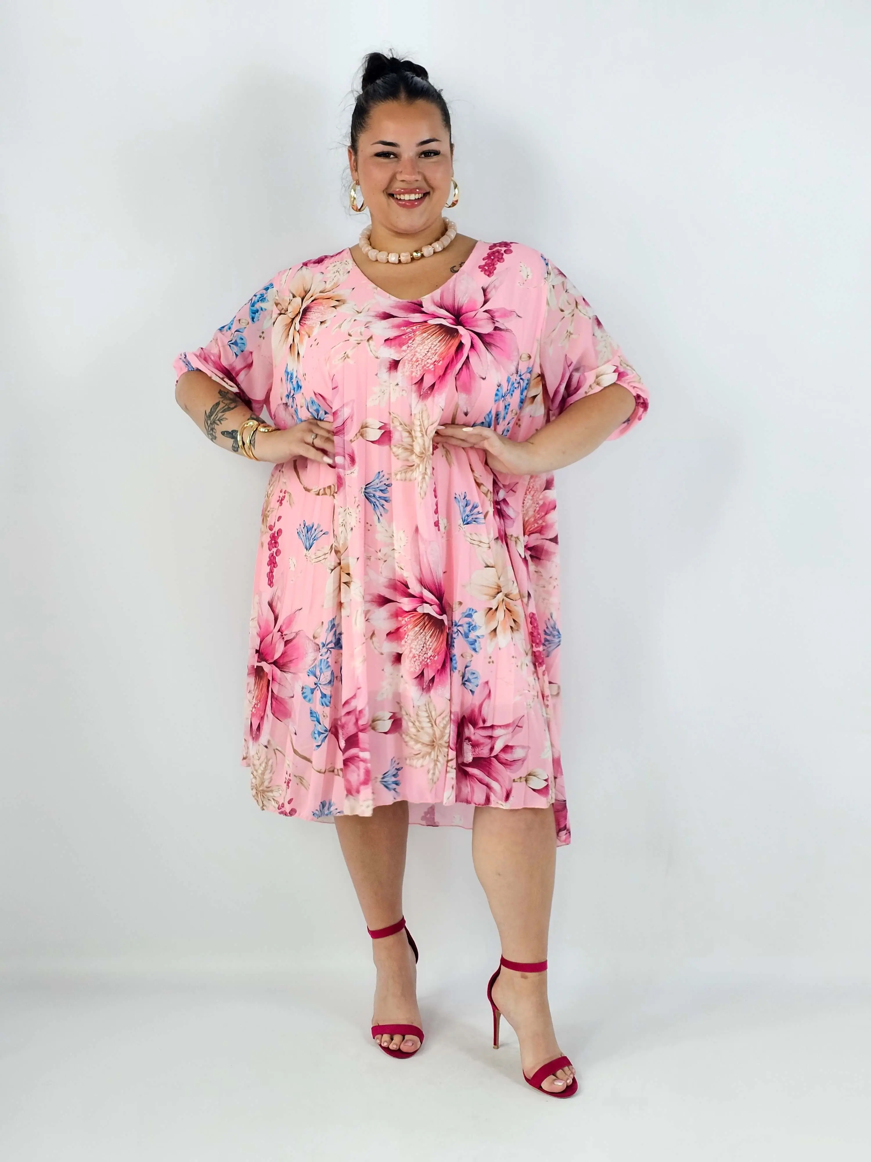 Letnia sukienka w kwiaty z plisowaniem. - Image 3