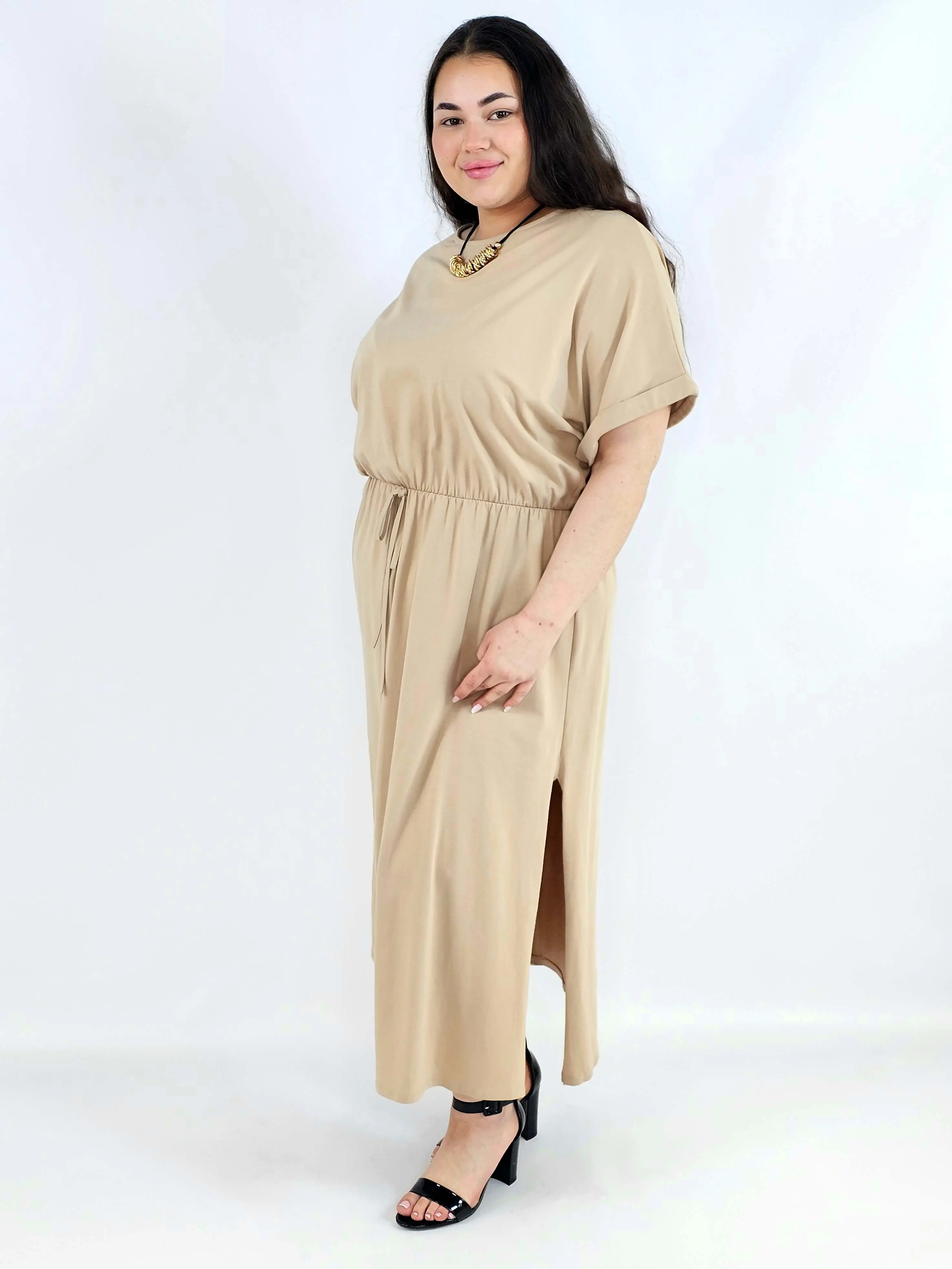 Sukienka plus size beżowa maxi – długa sukienka XXL z wiązaniem w talii - Image 5