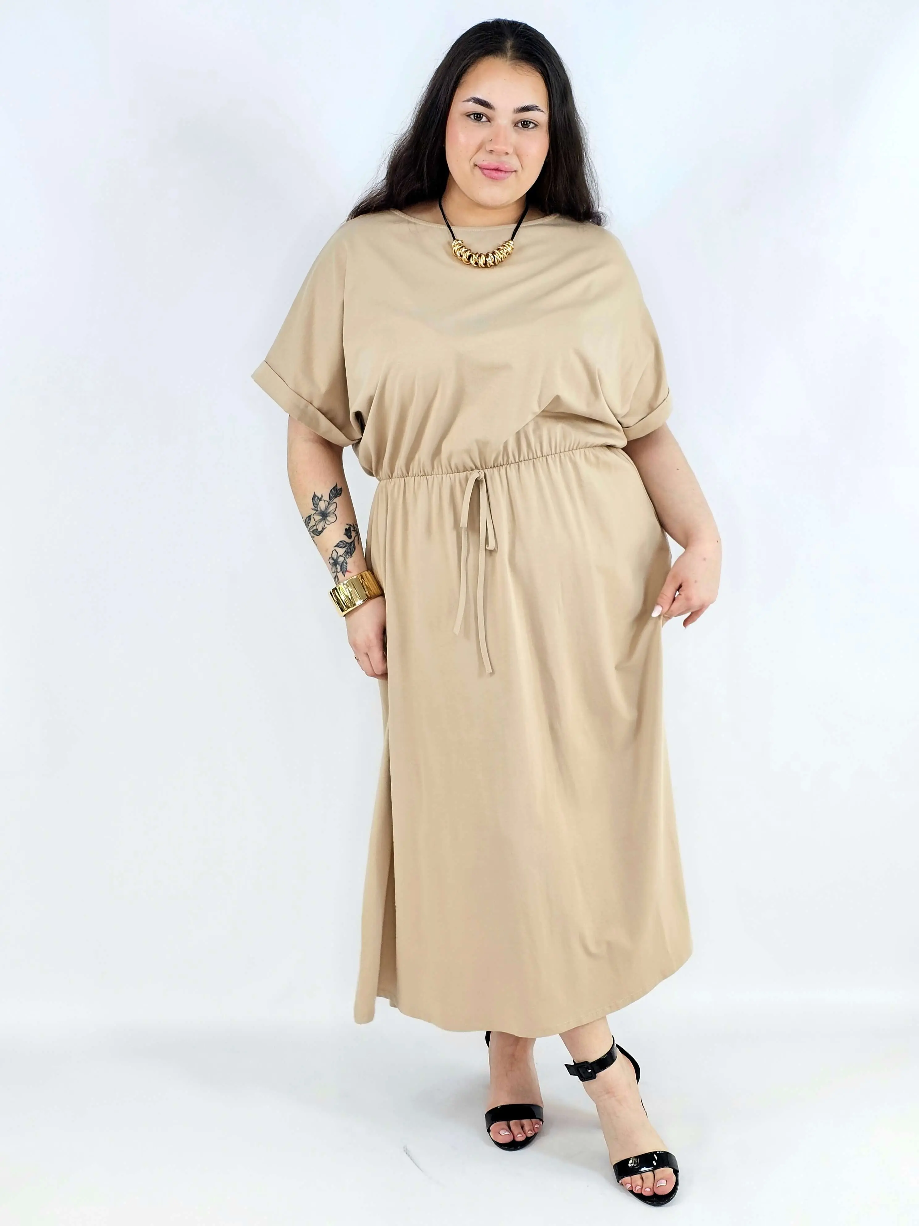 Sukienka plus size beżowa maxi – długa sukienka XXL z wiązaniem w talii - Image 6