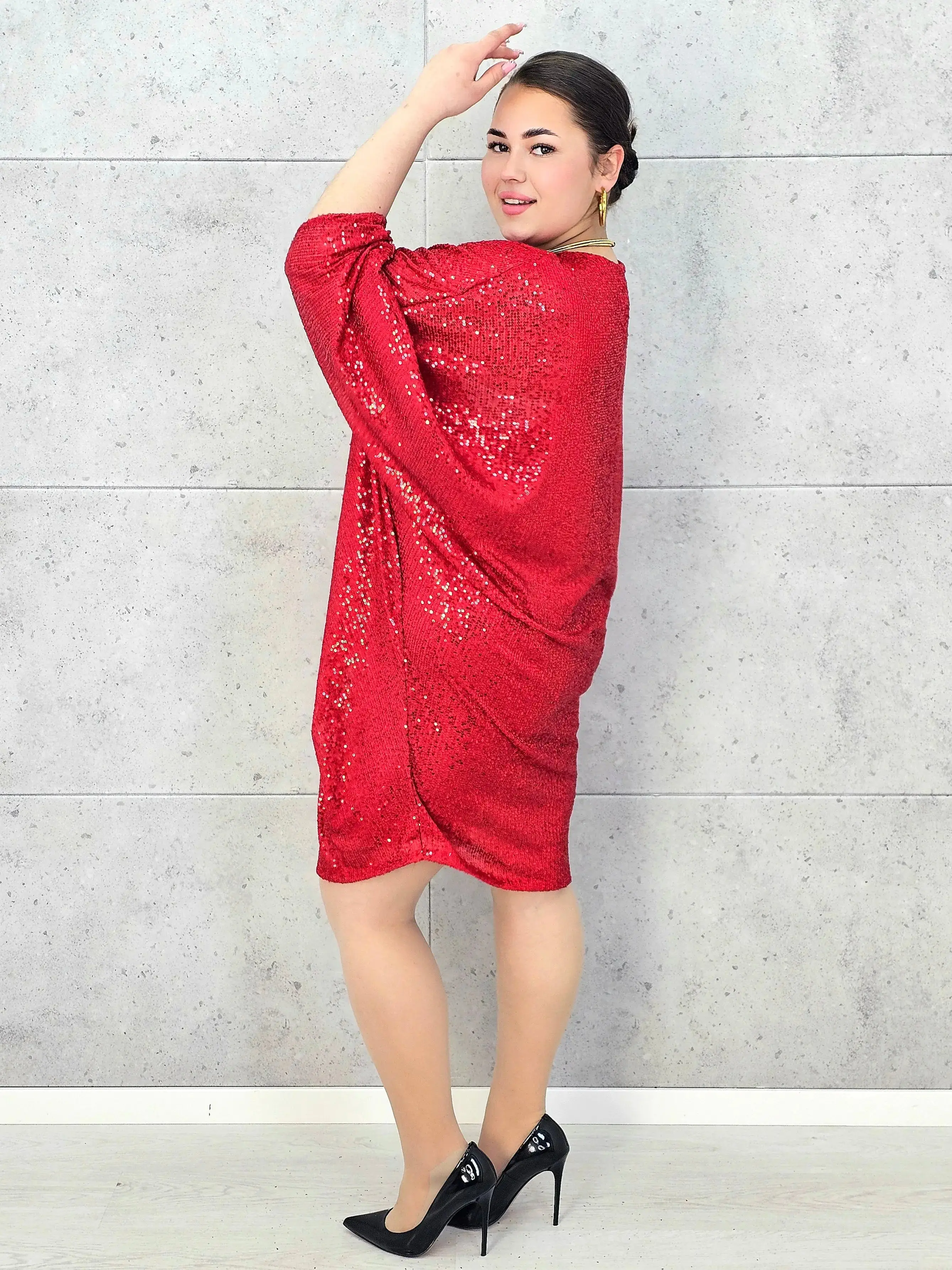 Sukienka plus size cekinowa – wyjątkowa moda XXL - Image 6