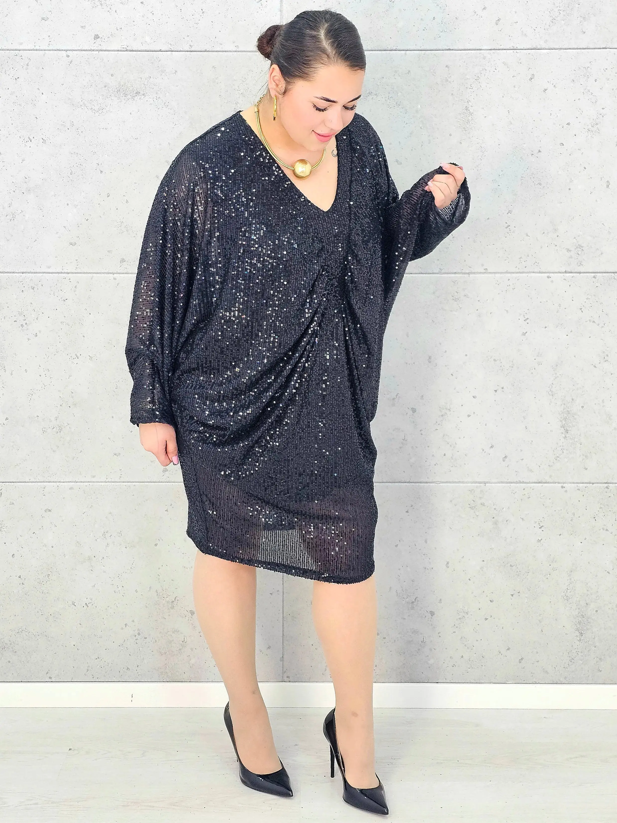 Sukienka plus size cekinowa – wyjątkowa moda XXL - Image 7
