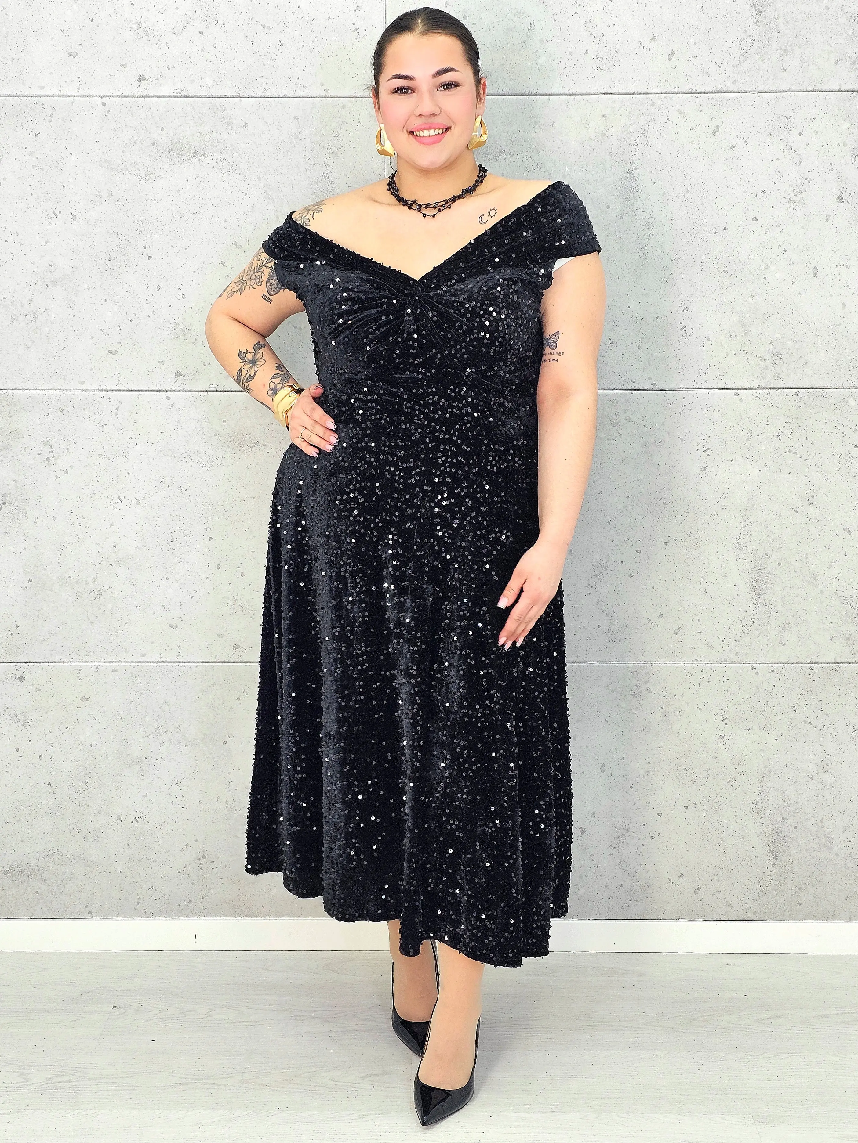 Sukienka plus size cekinowa z eleganckim drapowaniem – model XXL na wyjątkowe okazje - Image 10