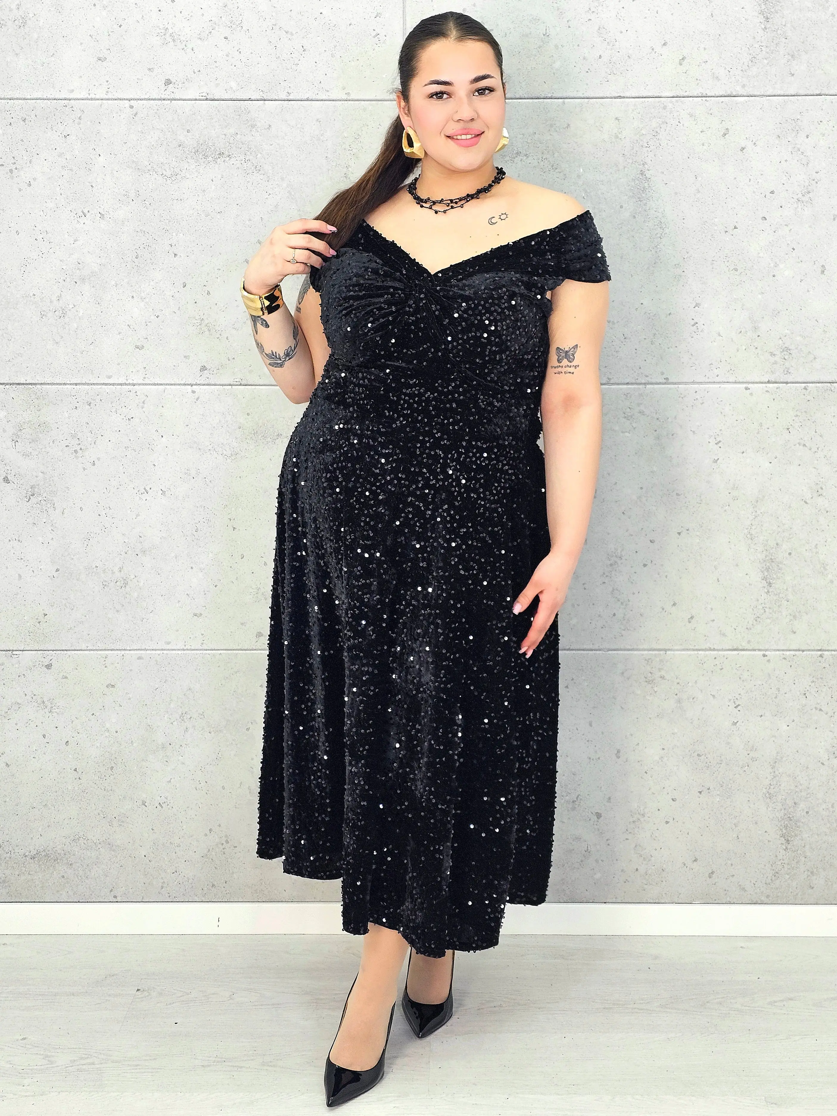 Sukienka plus size cekinowa z eleganckim drapowaniem – model XXL na wyjątkowe okazje - Image 5
