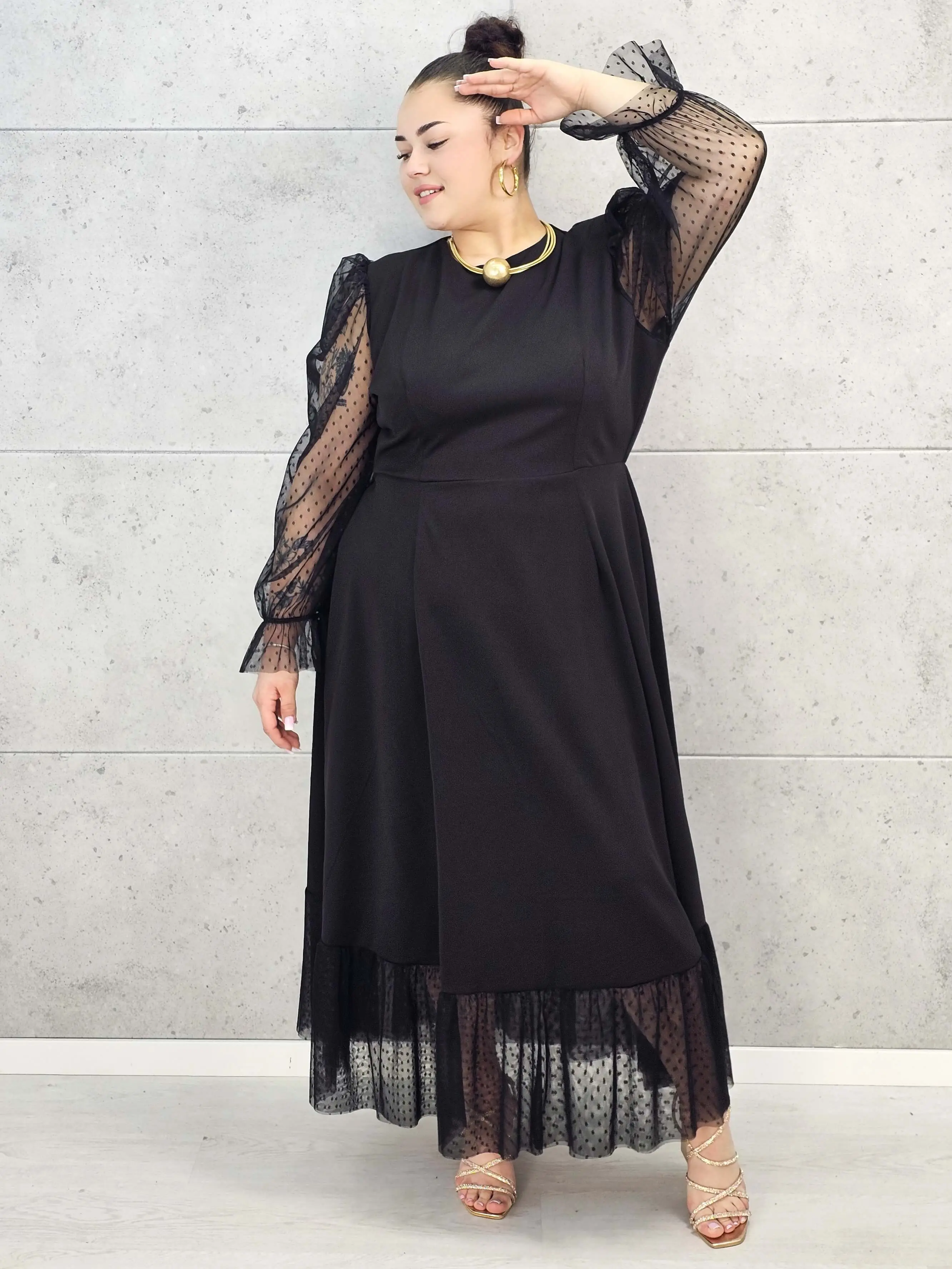 Sukienka plus size czarna maxi z transparentnymi rękawami – elegancja i lekkość - Image 10