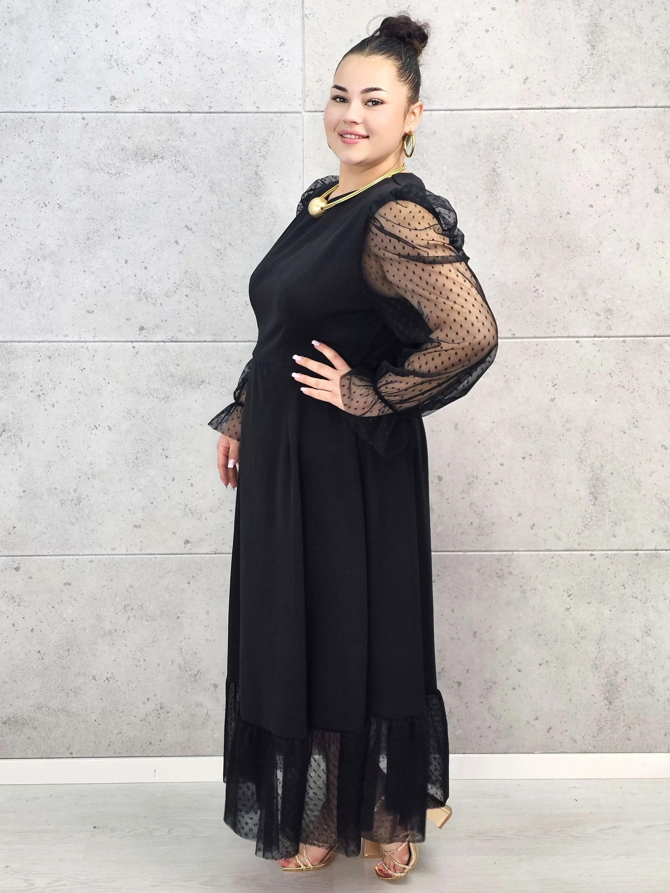 Sukienka plus size czarna maxi z transparentnymi rękawami – elegancja i lekkość - Image 4