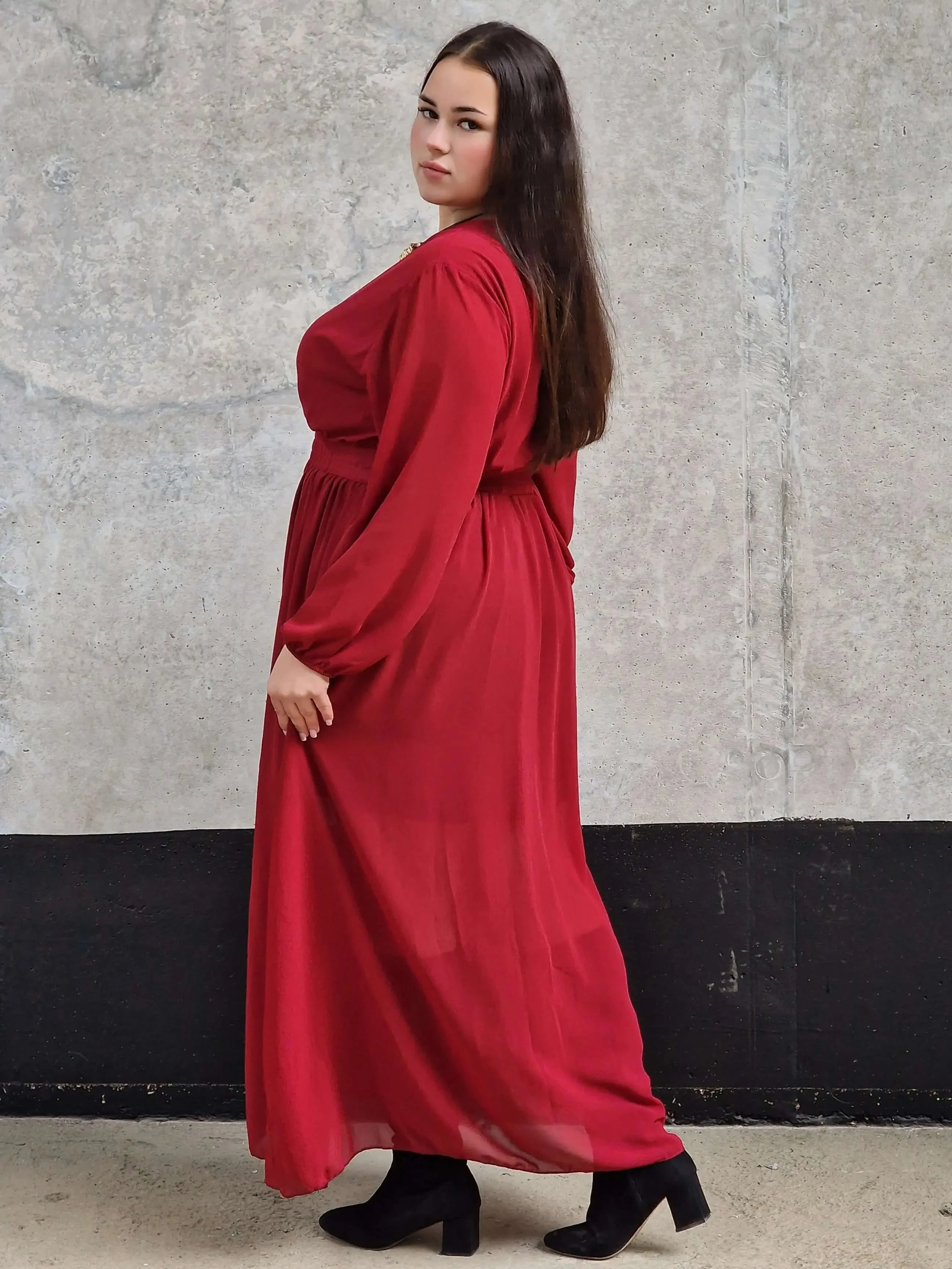 Sukienka Plus Size Elegancka Z Kopertowym Dekoltem I Rozcięciem - Image 4