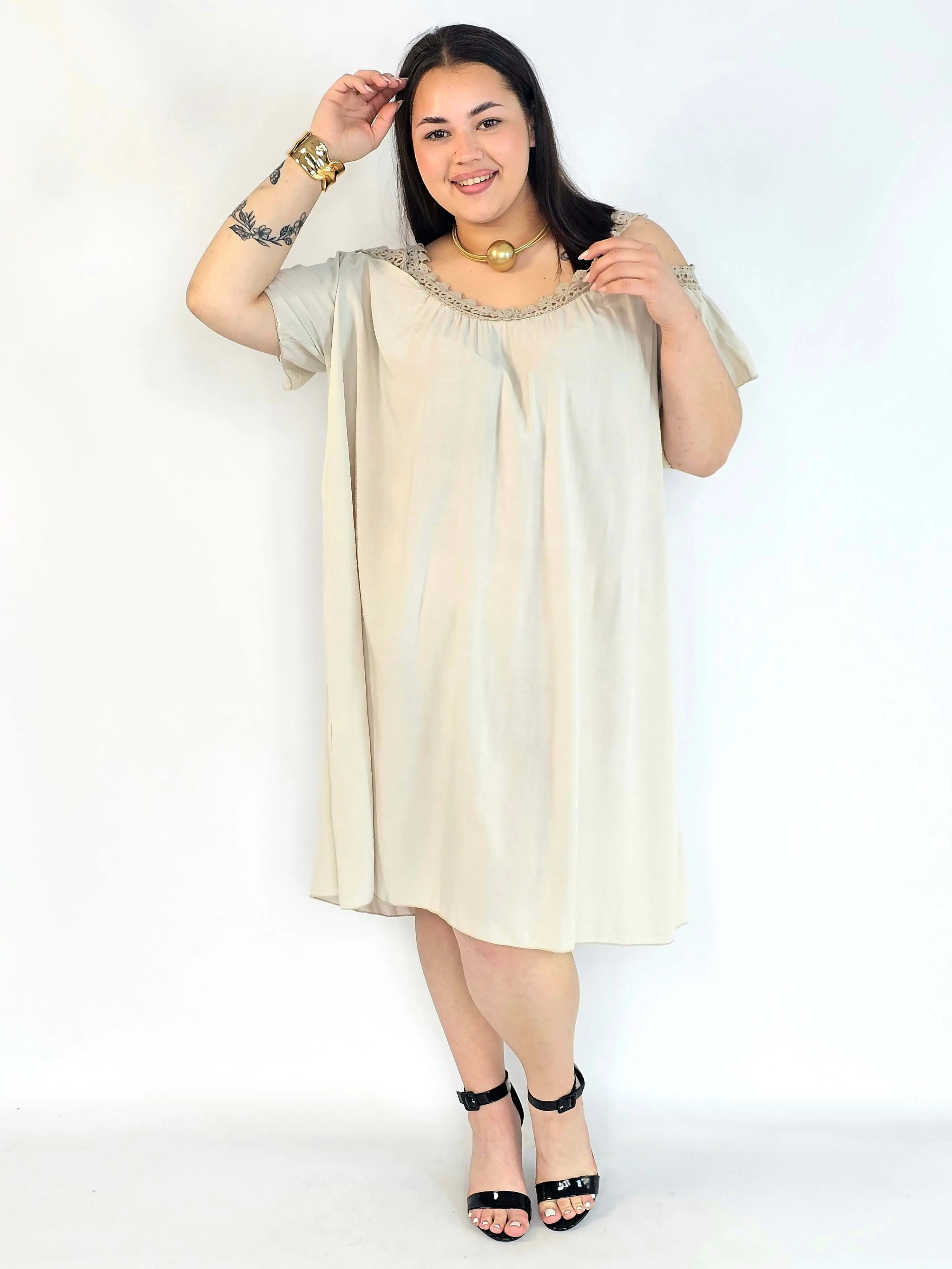 Sukienka plus size hiszpanka beżowa – elegancka sukienka XXL damska - Image 2