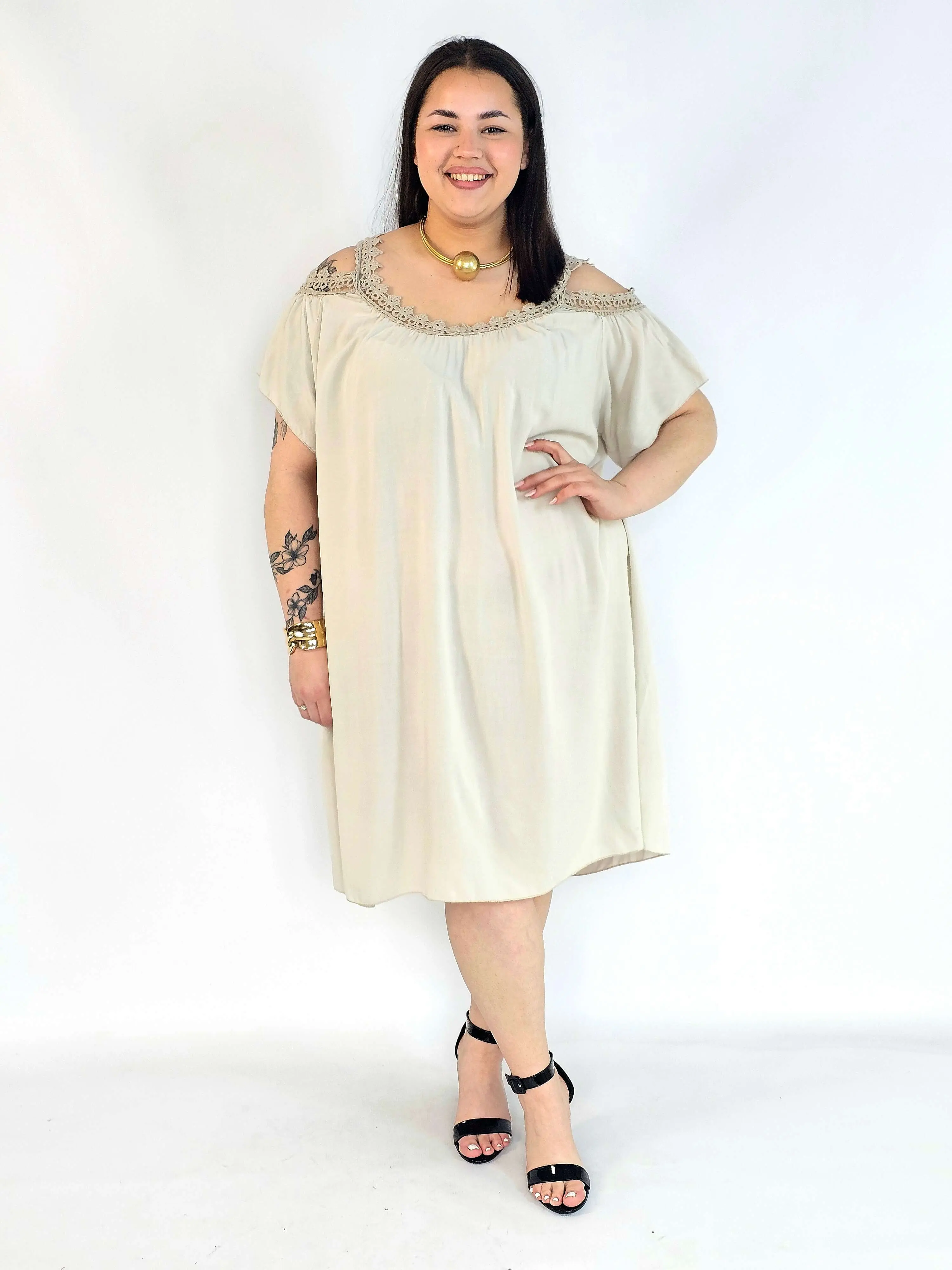 Sukienka plus size hiszpanka beżowa – elegancka sukienka XXL damska - Image 3