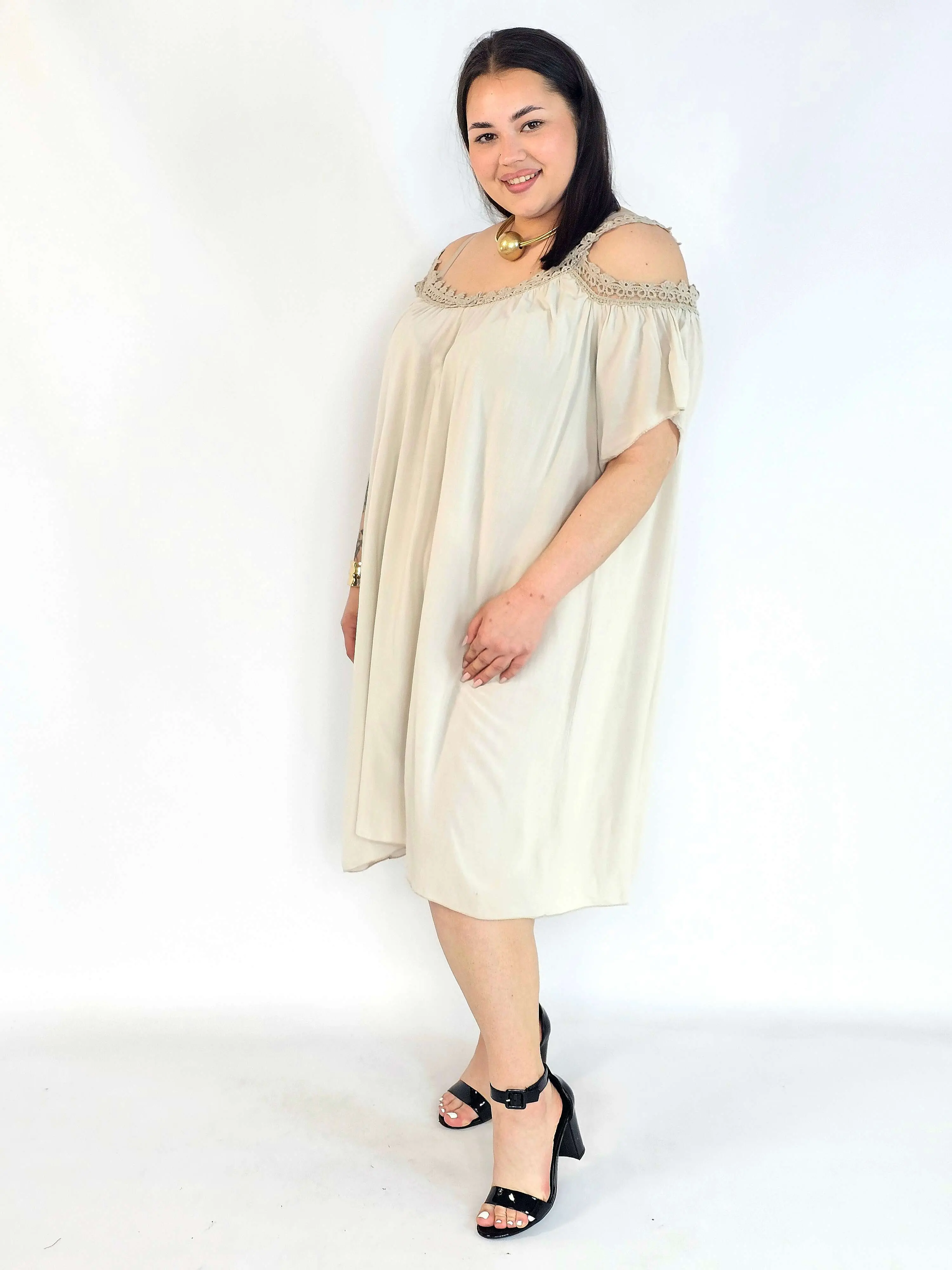 Sukienka plus size hiszpanka beżowa – elegancka sukienka XXL damska - Image 4