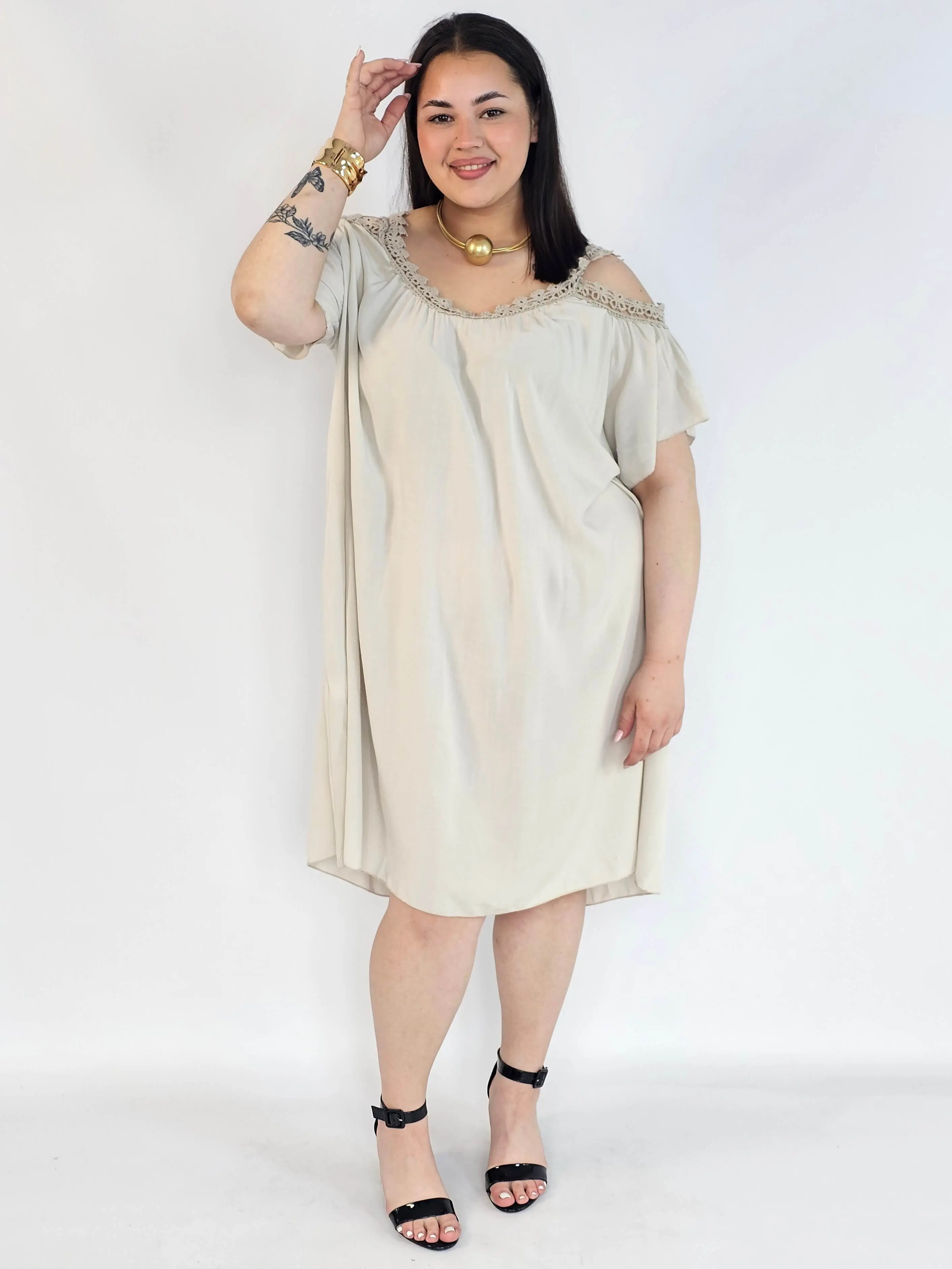Sukienka plus size hiszpanka beżowa – elegancka sukienka XXL damska - Image 5