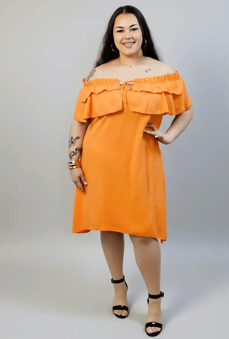 Sukienka plus size hiszpanka pomarańczowa – sukienka XXL z falbaną na ramionach - Image 2