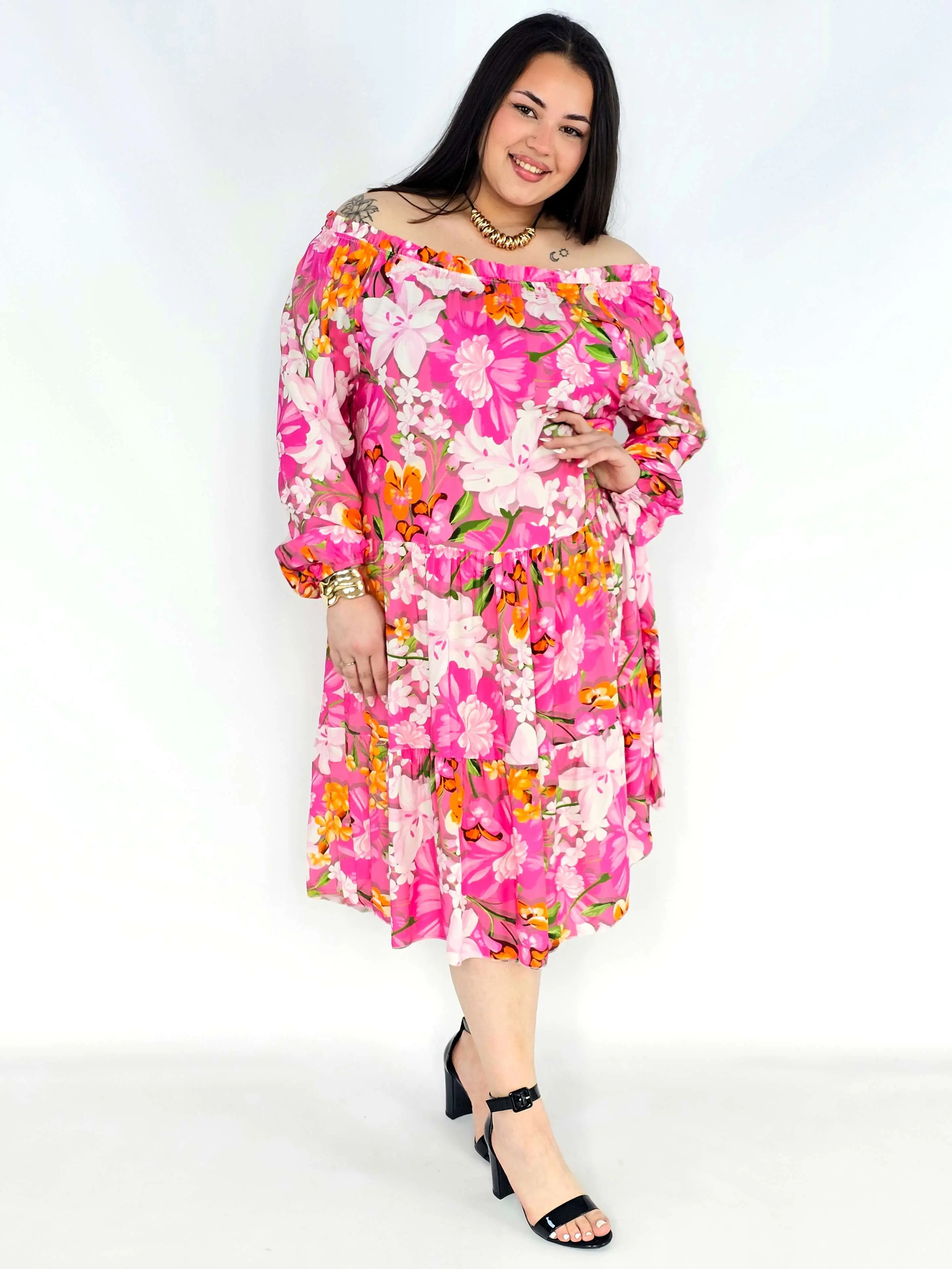 Sukienka plus size hiszpanka w kwiaty różowa z falbaną - Image 4