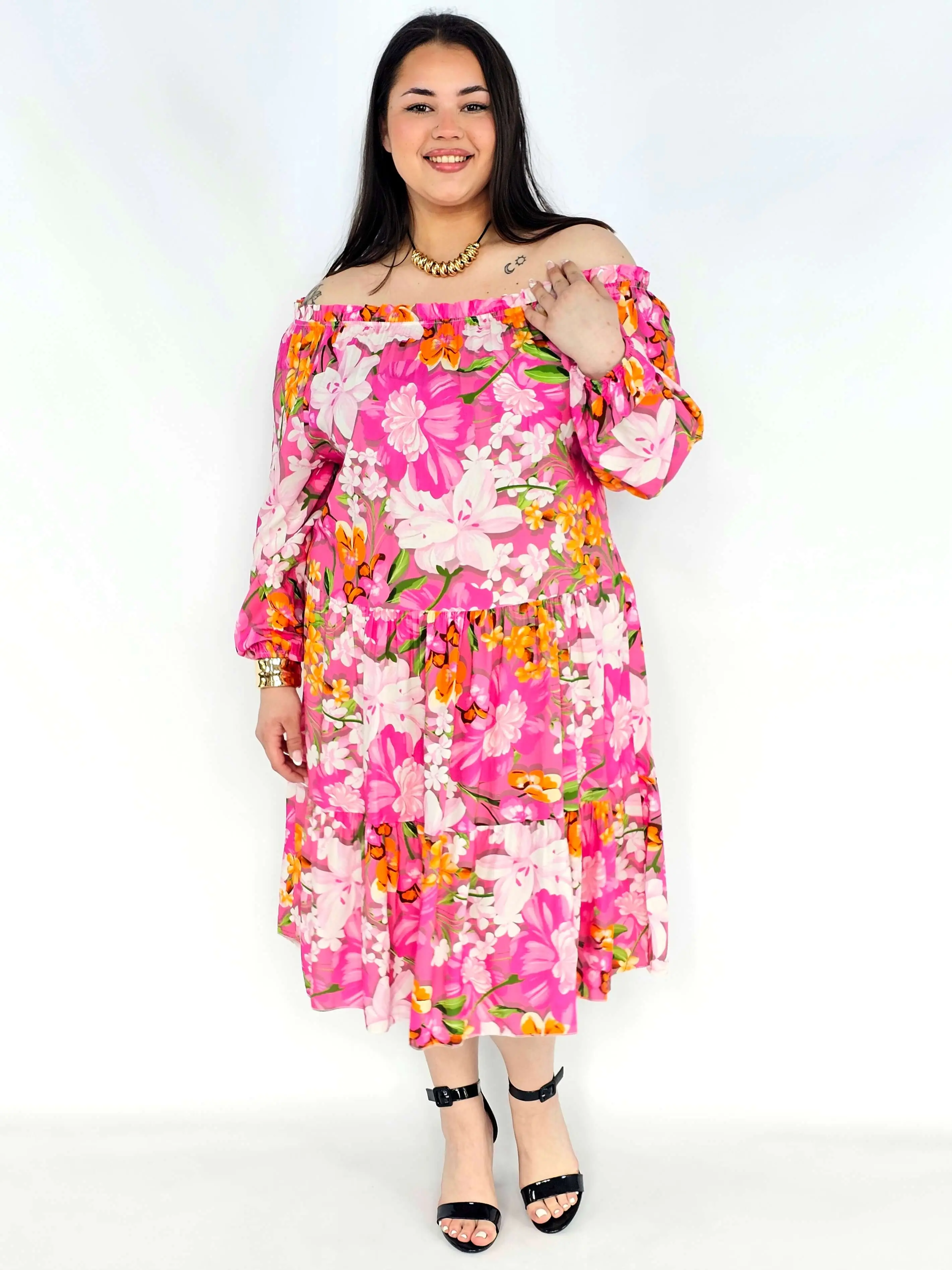 Sukienka plus size hiszpanka w kwiaty różowa z falbaną - Image 6