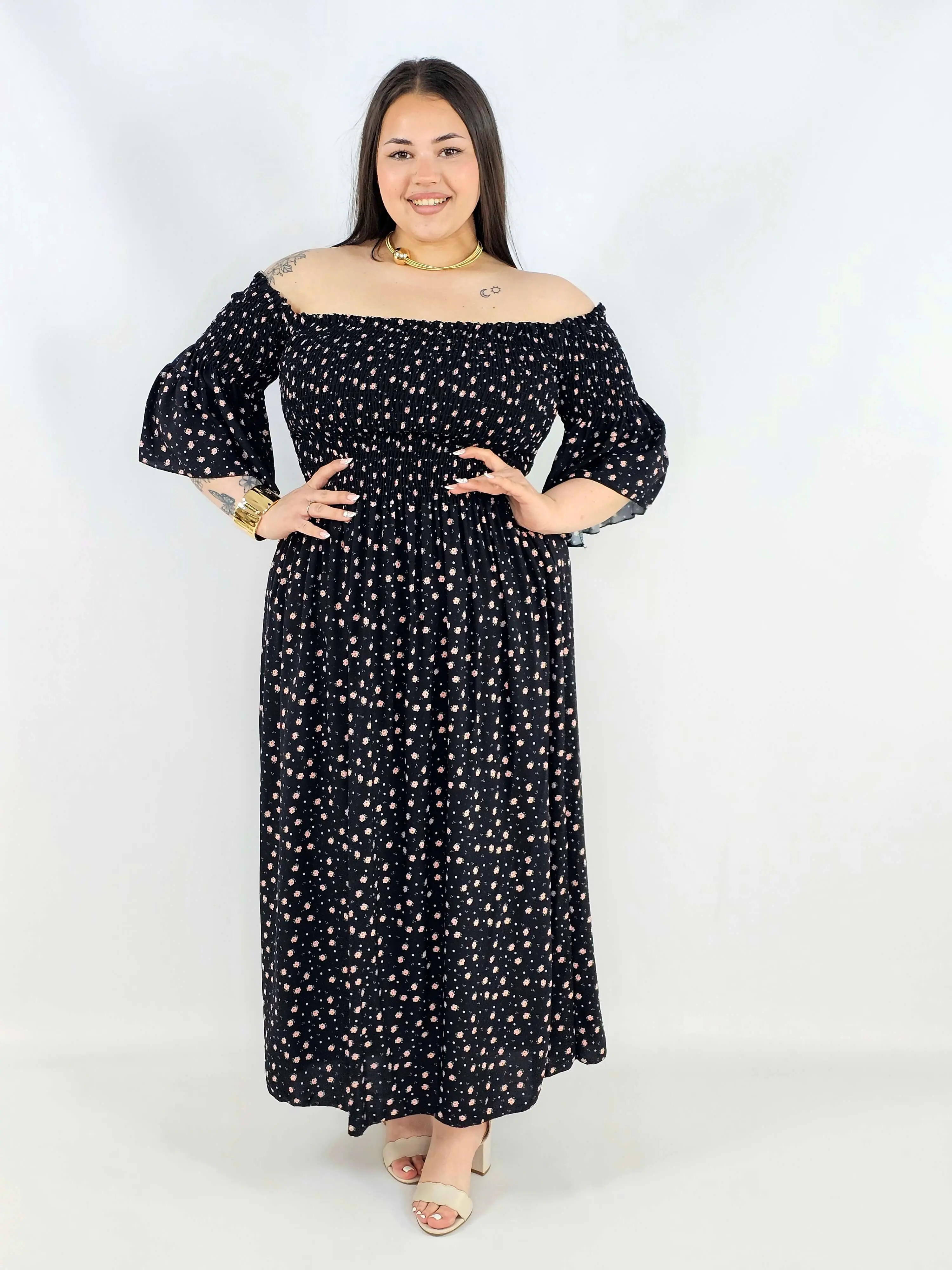 Sukienka plus size hiszpanka czarna w drobne kwiaty XXL – elegancja na komunię i wesele - Image 3
