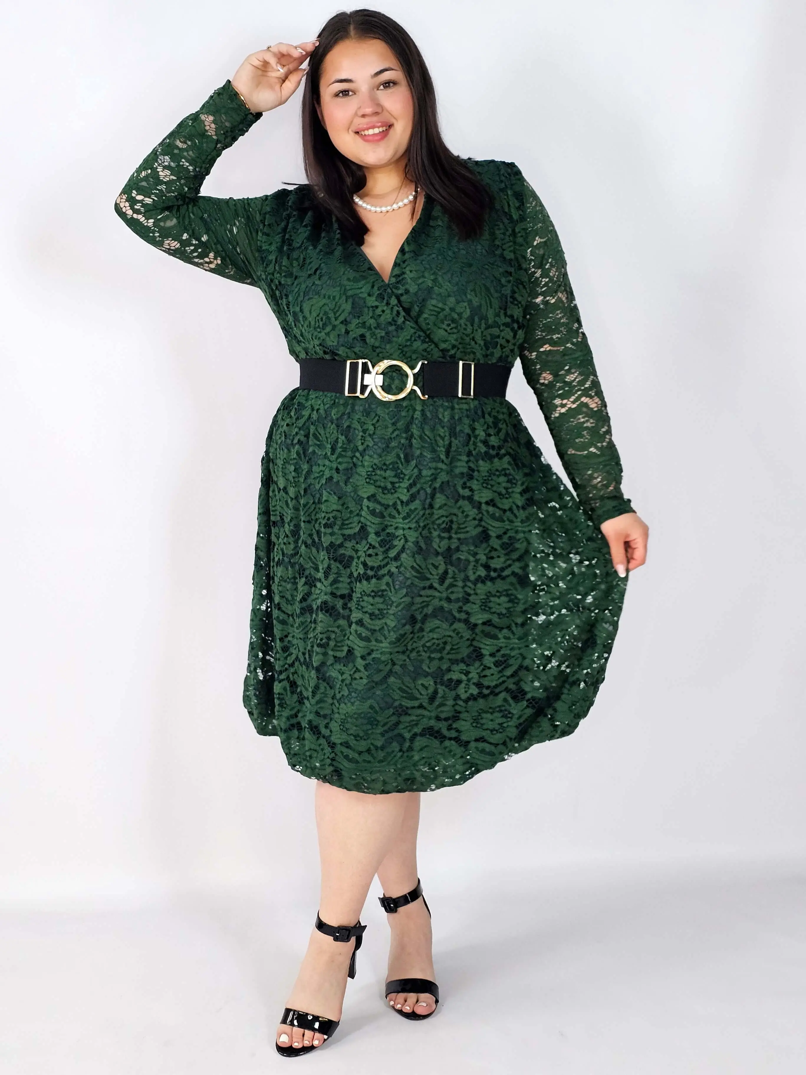 Sukienka plus size – kobiecy styl, elegancja i wygoda w jednym