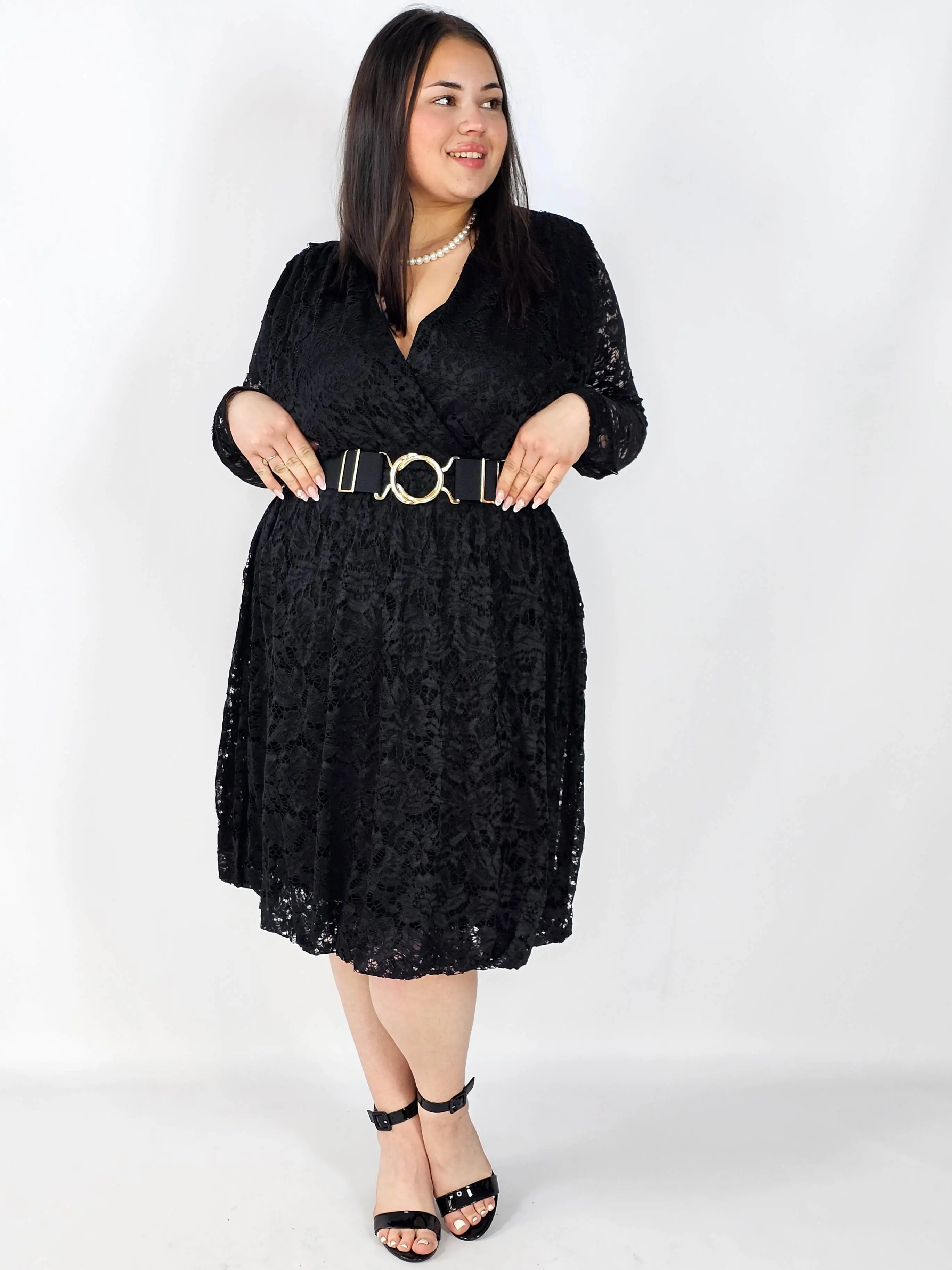 Sukienka plus size – kobiecy styl, elegancja i wygoda w jednym - Image 10