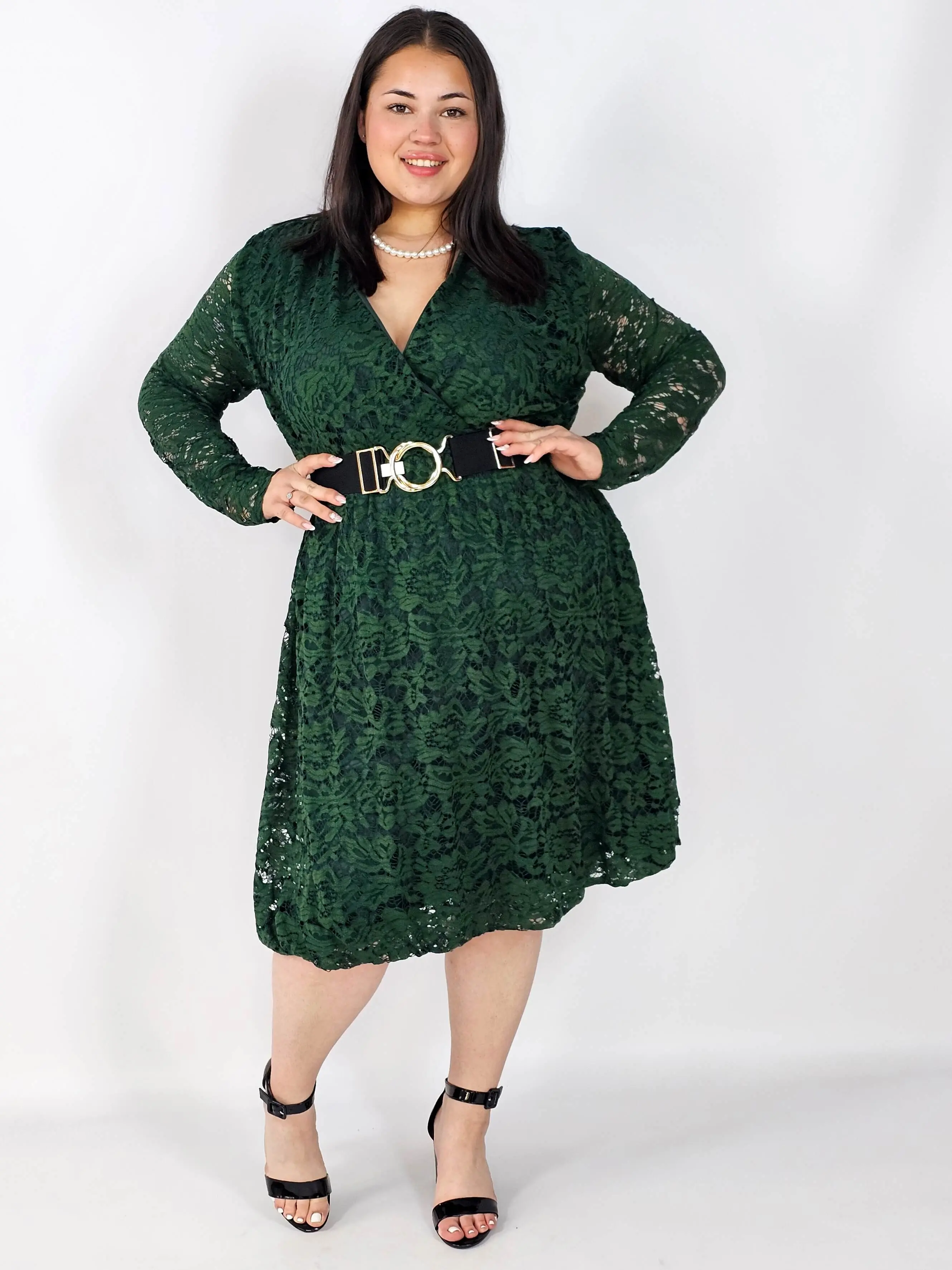 Sukienka plus size – kobiecy styl, elegancja i wygoda w jednym - Image 3
