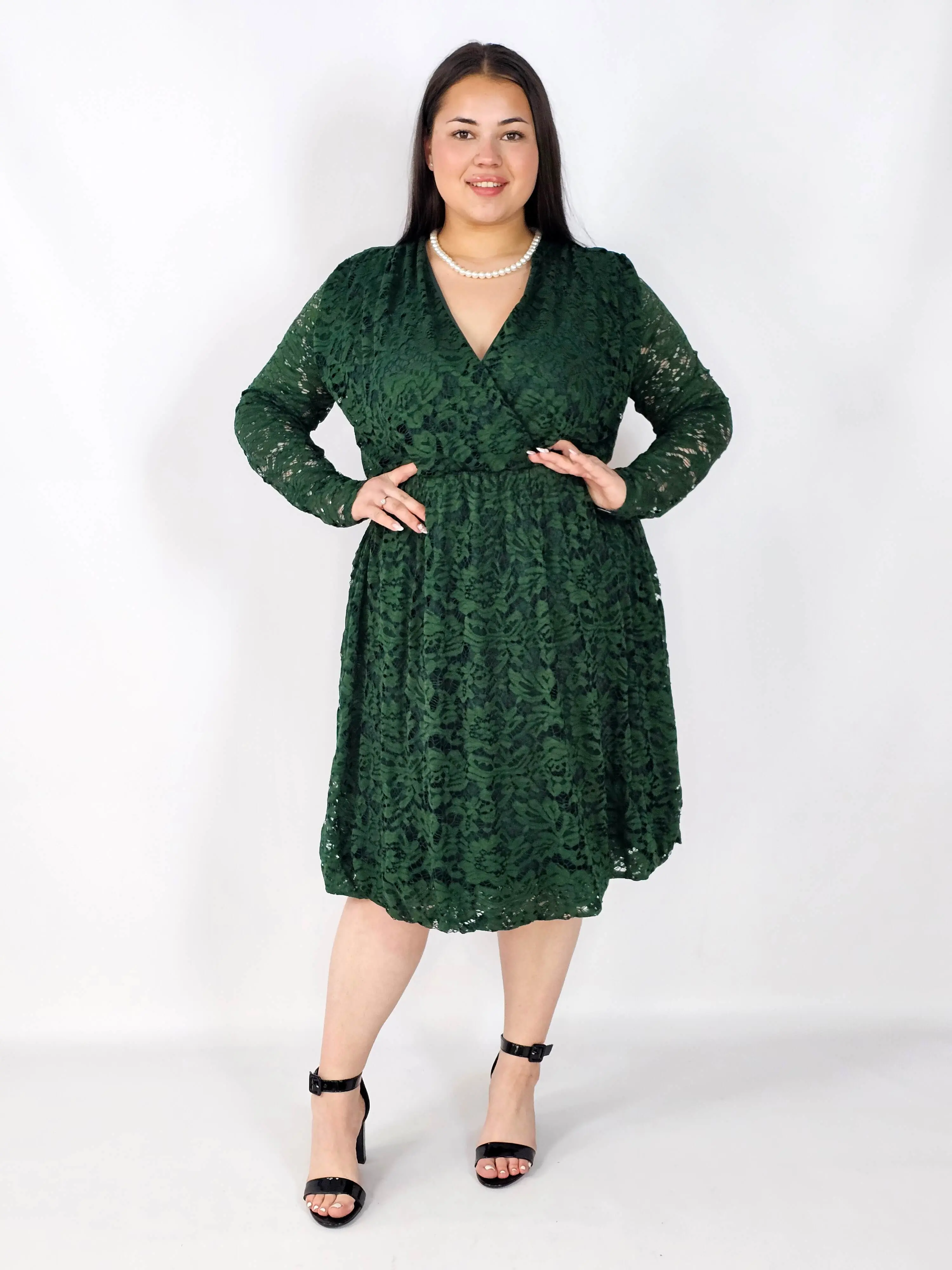 Sukienka plus size – kobiecy styl, elegancja i wygoda w jednym - Image 5