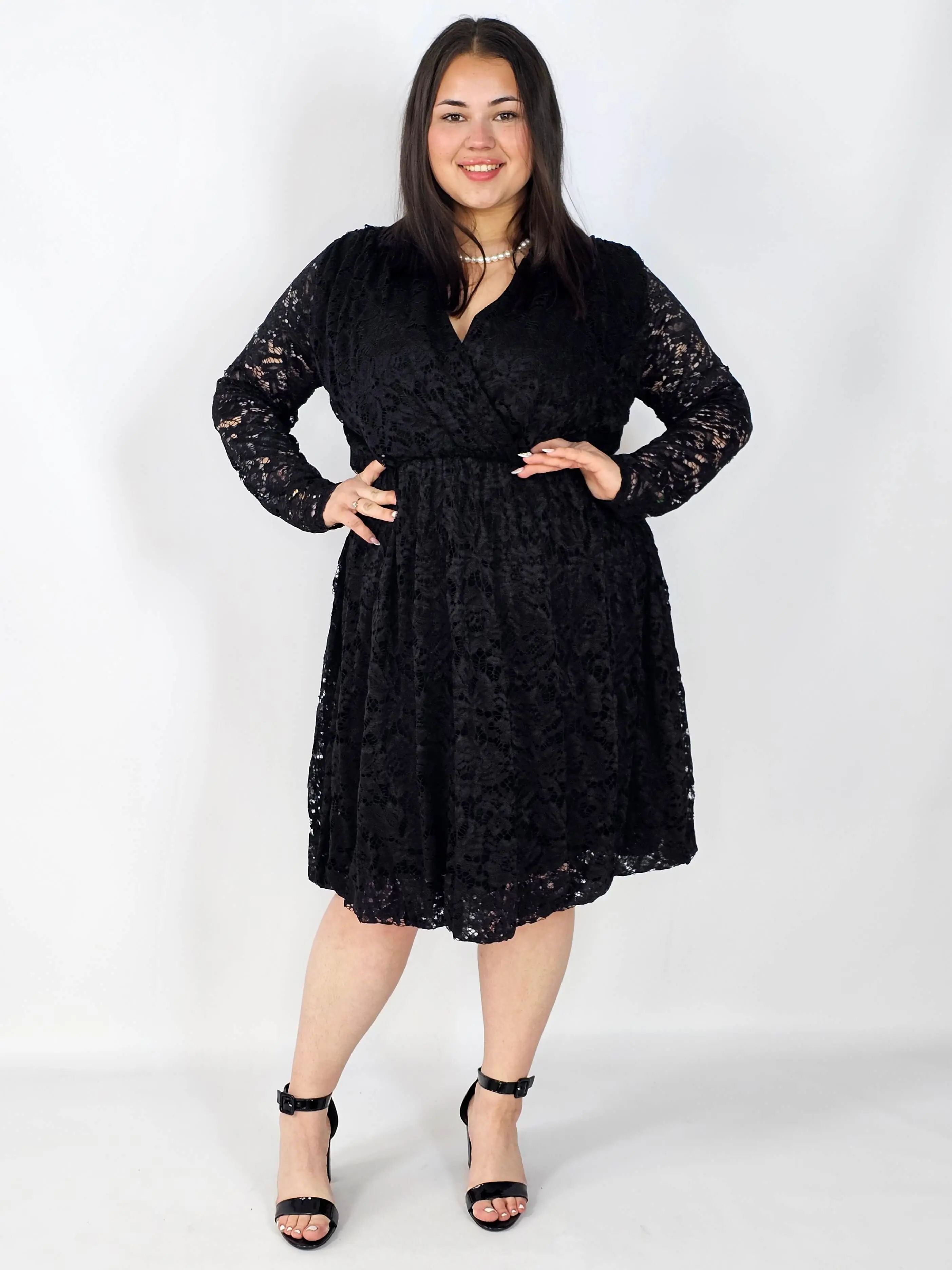 Sukienka plus size – kobiecy styl, elegancja i wygoda w jednym - Image 8