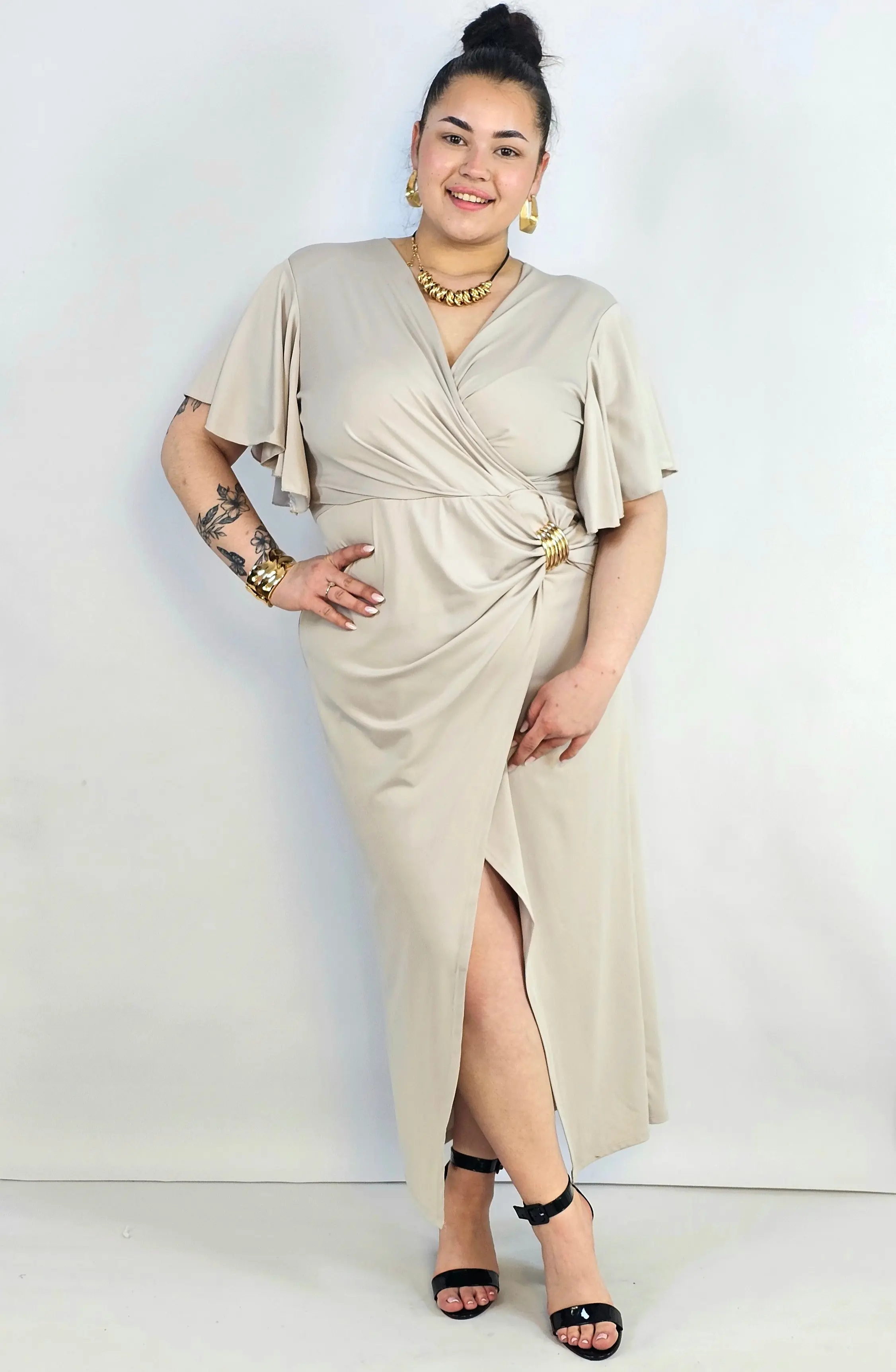 Sukienka plus size kopertowa z falbankowym rękawem – elegancja XXL - Image 8