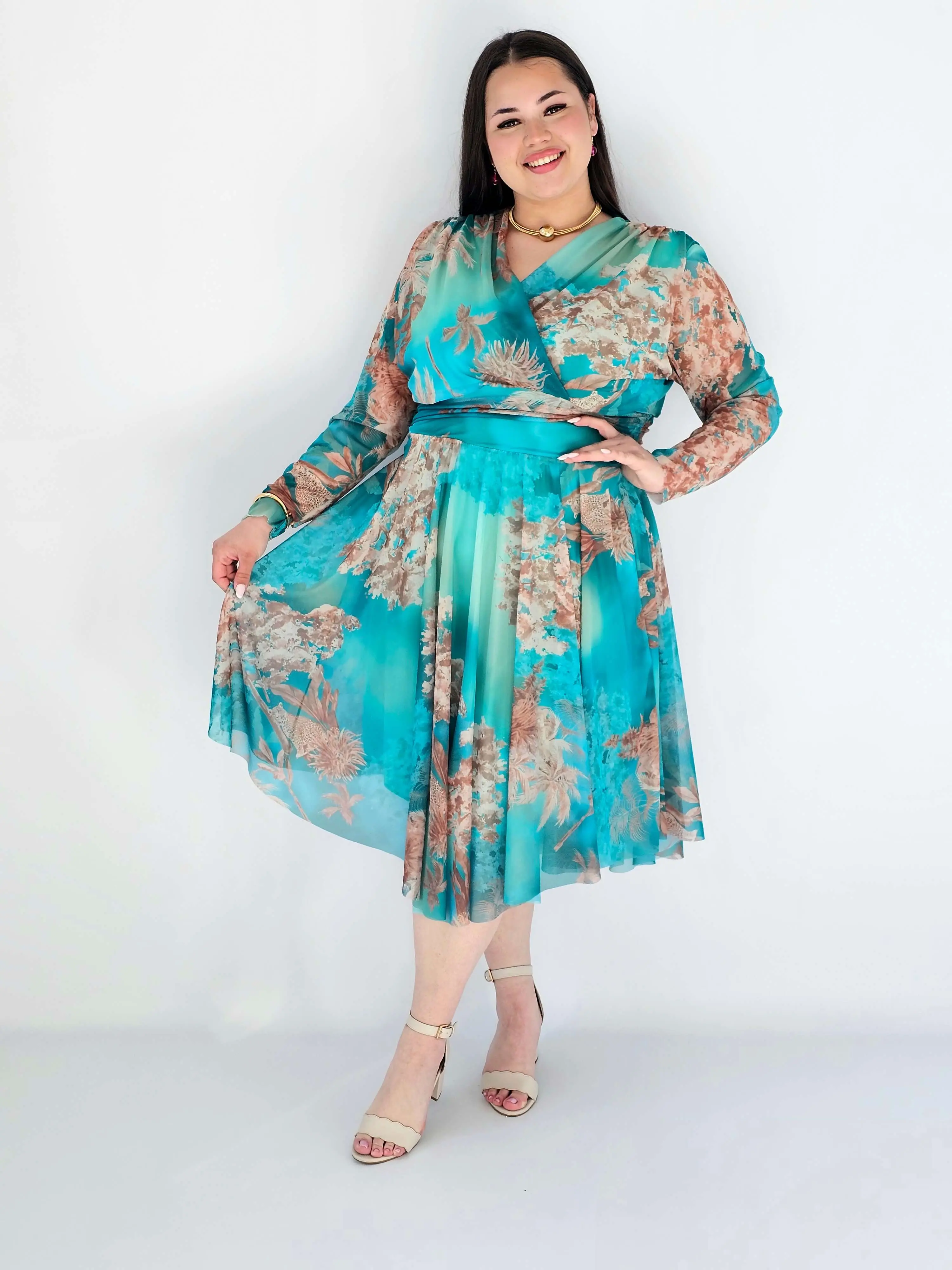 Sukienka Plus Size Kopertowa Z Rozkloszowanym Dołem