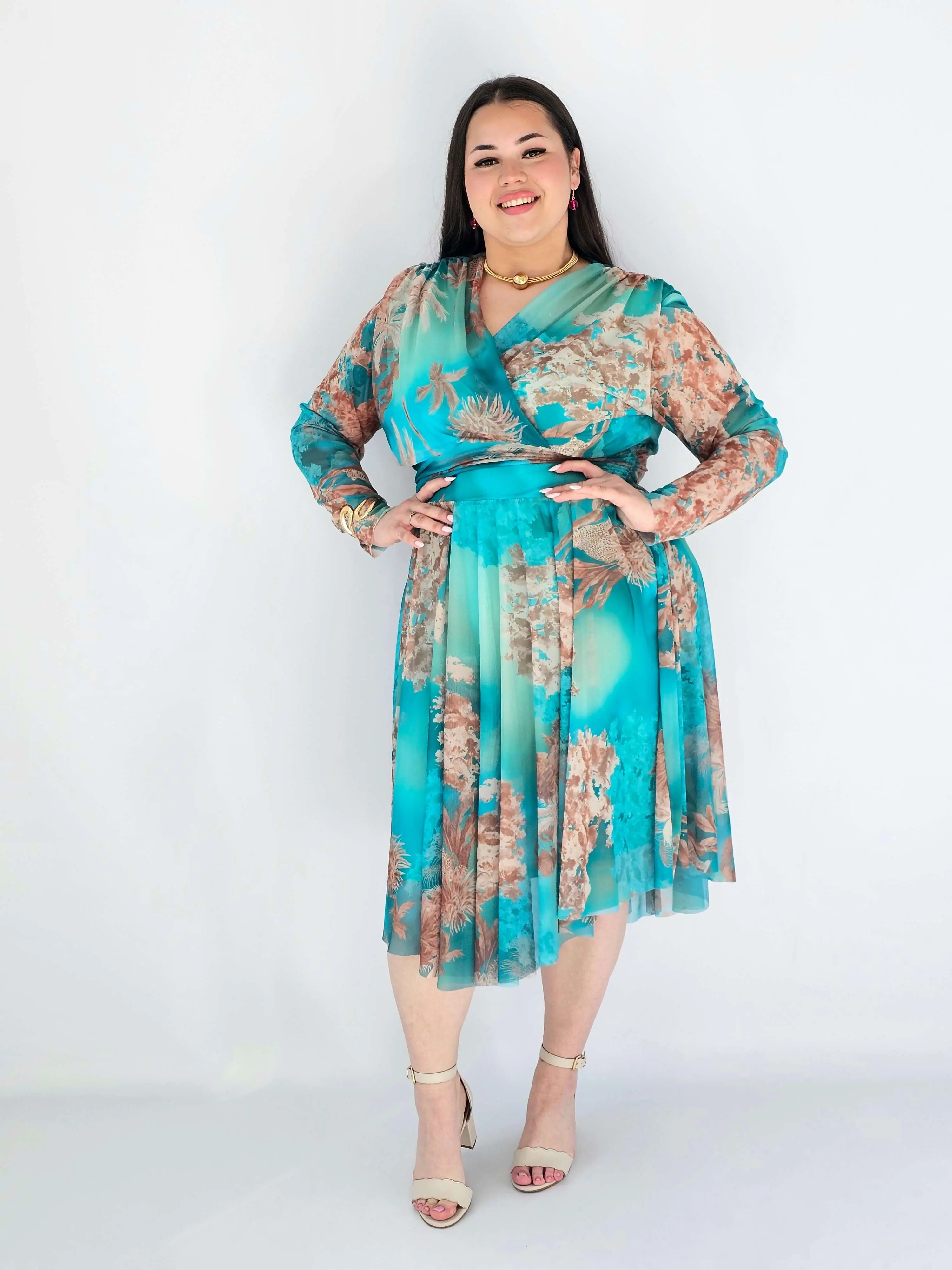 Sukienka Plus Size Kopertowa Z Rozkloszowanym Dołem - Image 5