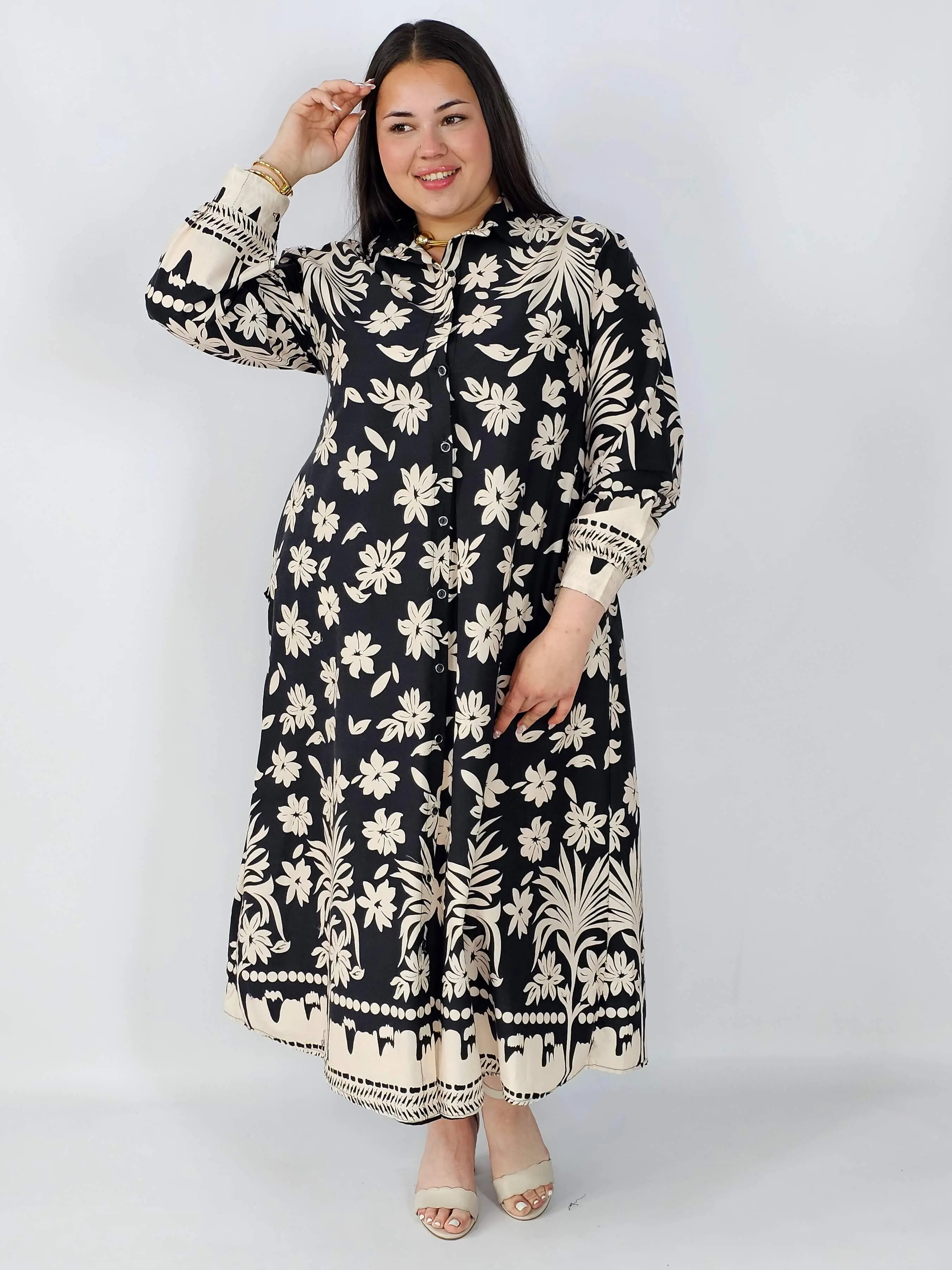 Sukienka plus size koszulowa w kwiatowy wzór – elegancka i wygodna - Image 2