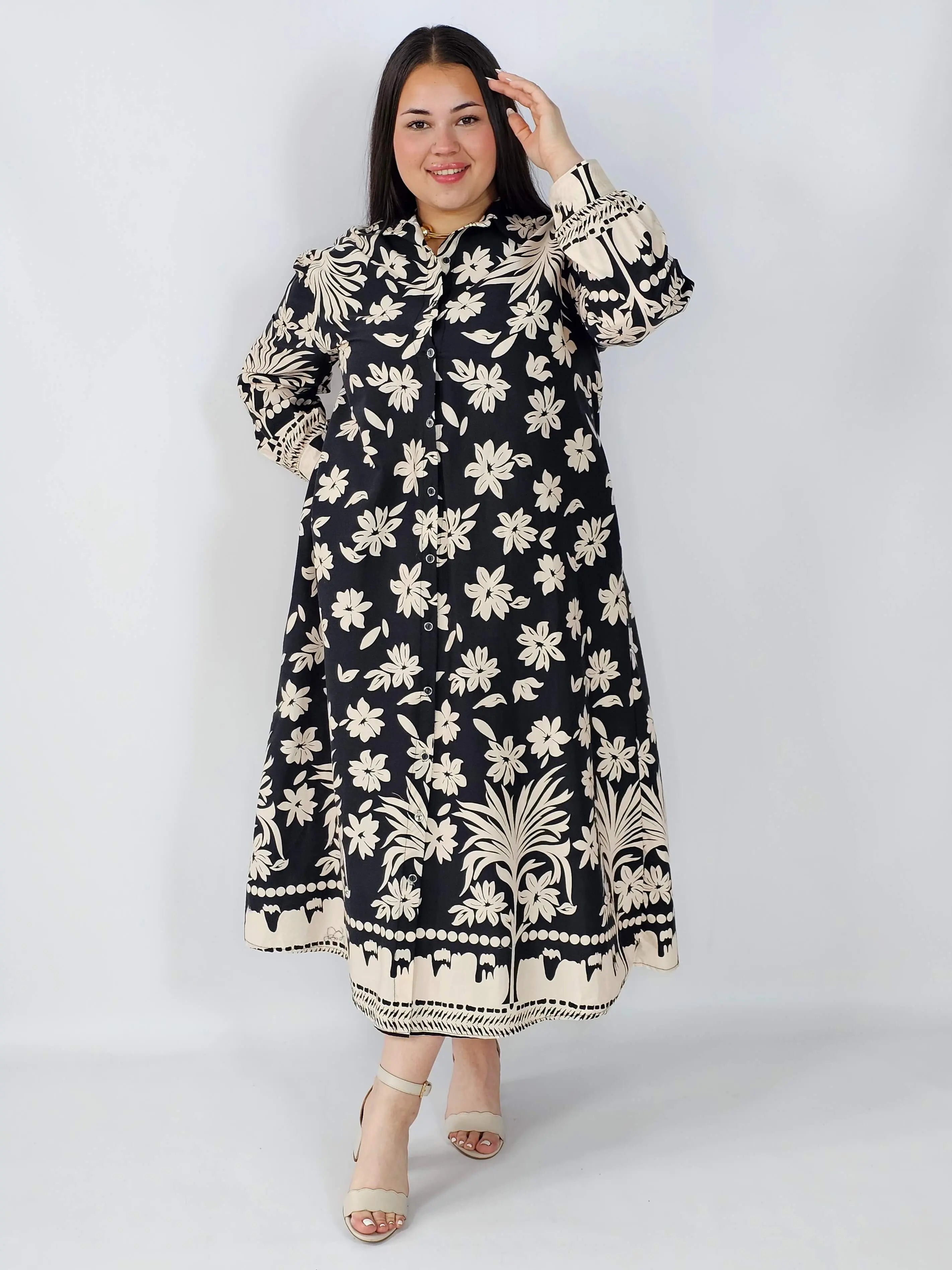 Sukienka plus size koszulowa w kwiatowy wzór – elegancka i wygodna - Image 4