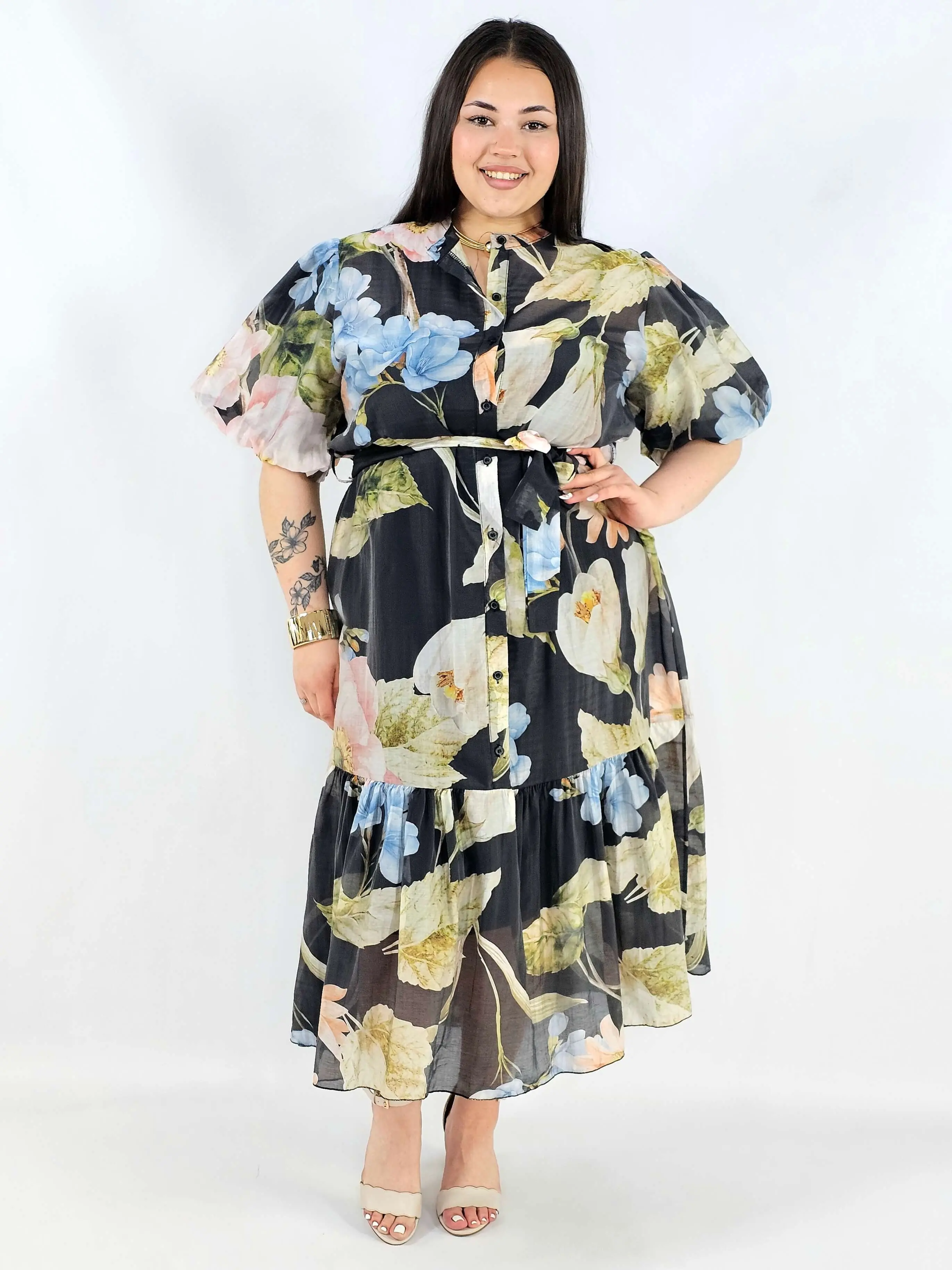 Sukienka plus size koszulowa w kwiaty XXL – elegancja i lekkość na komunię i wesele