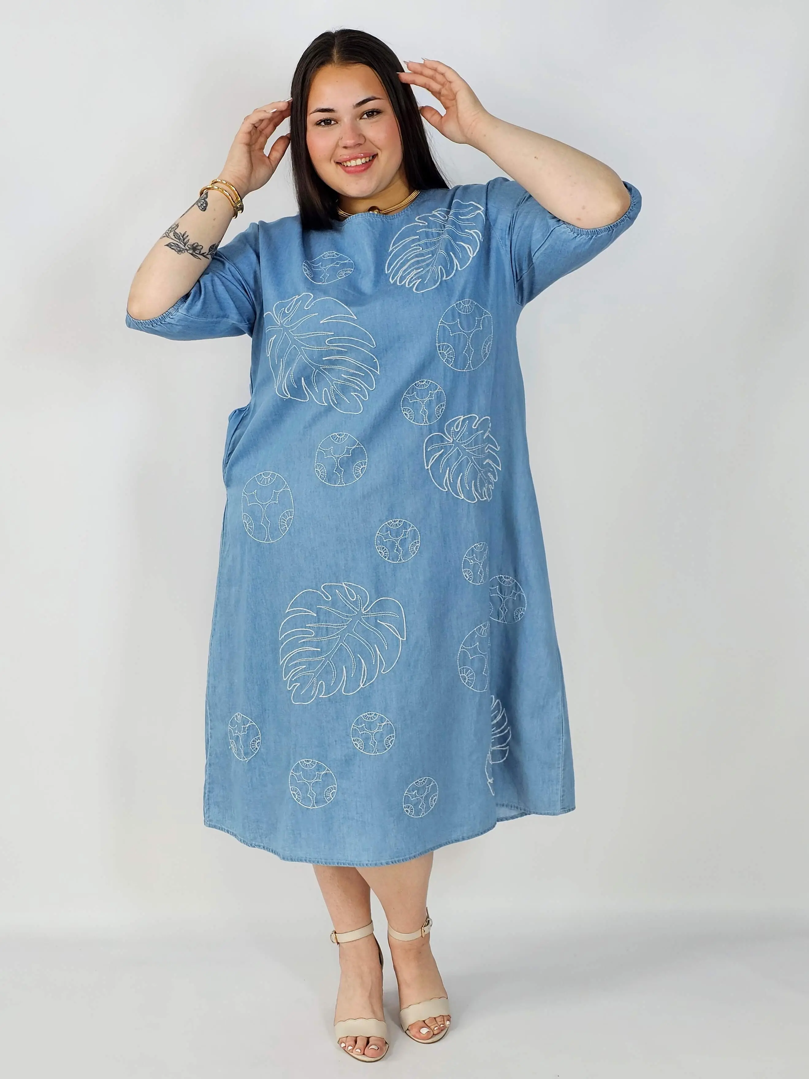 Sukienka plus size, którą nosi się dla wygody, a nie tylko „na wyjście” - Image 4