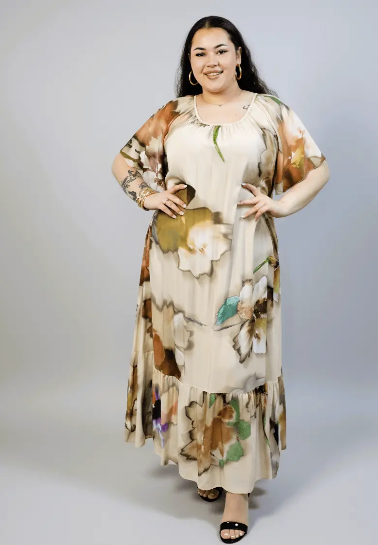 Sukienka plus size maxi beżowa w kwiaty – elegancka sukienka XXL z falbaną - Image 2