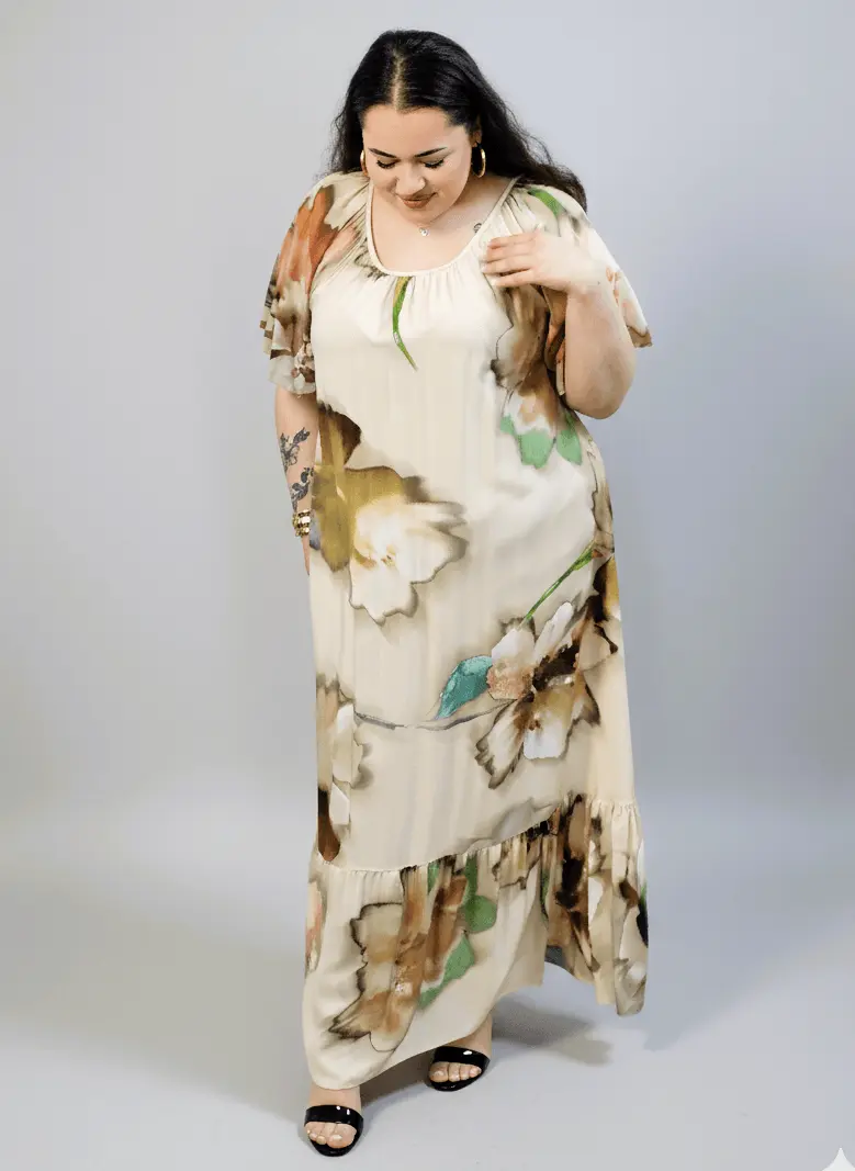 Sukienka plus size maxi beżowa w kwiaty – elegancka sukienka XXL z falbaną - Image 3