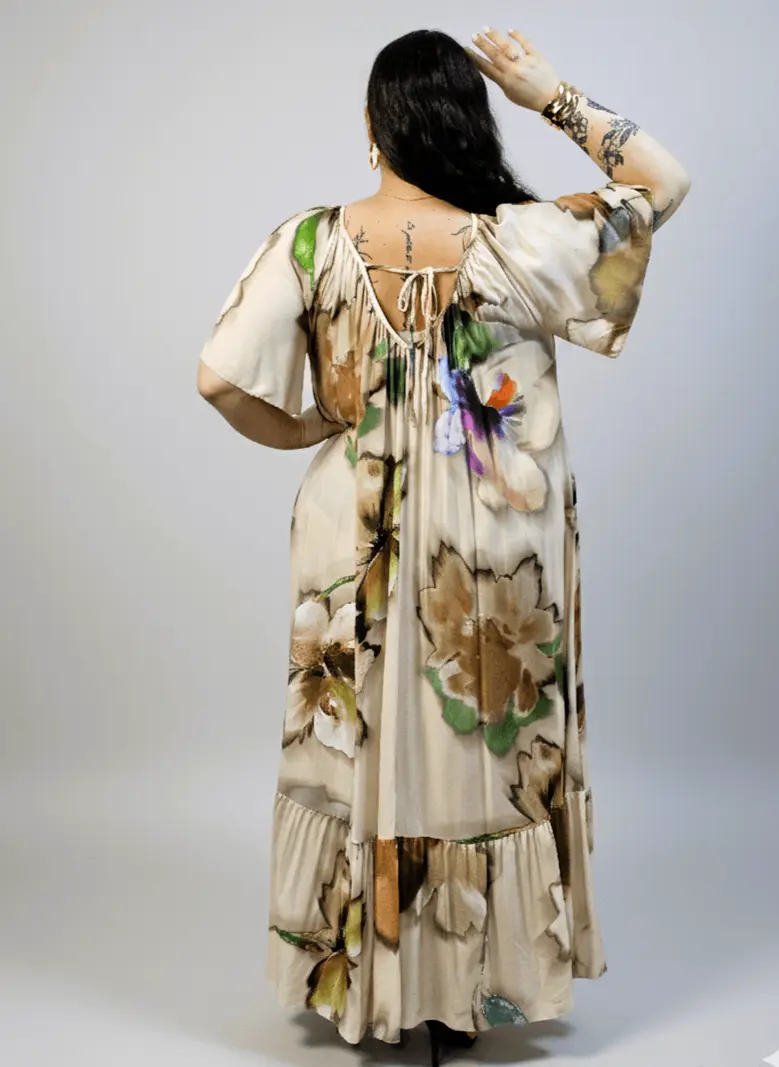 Sukienka plus size maxi beżowa w kwiaty – elegancka sukienka XXL z falbaną - Image 4