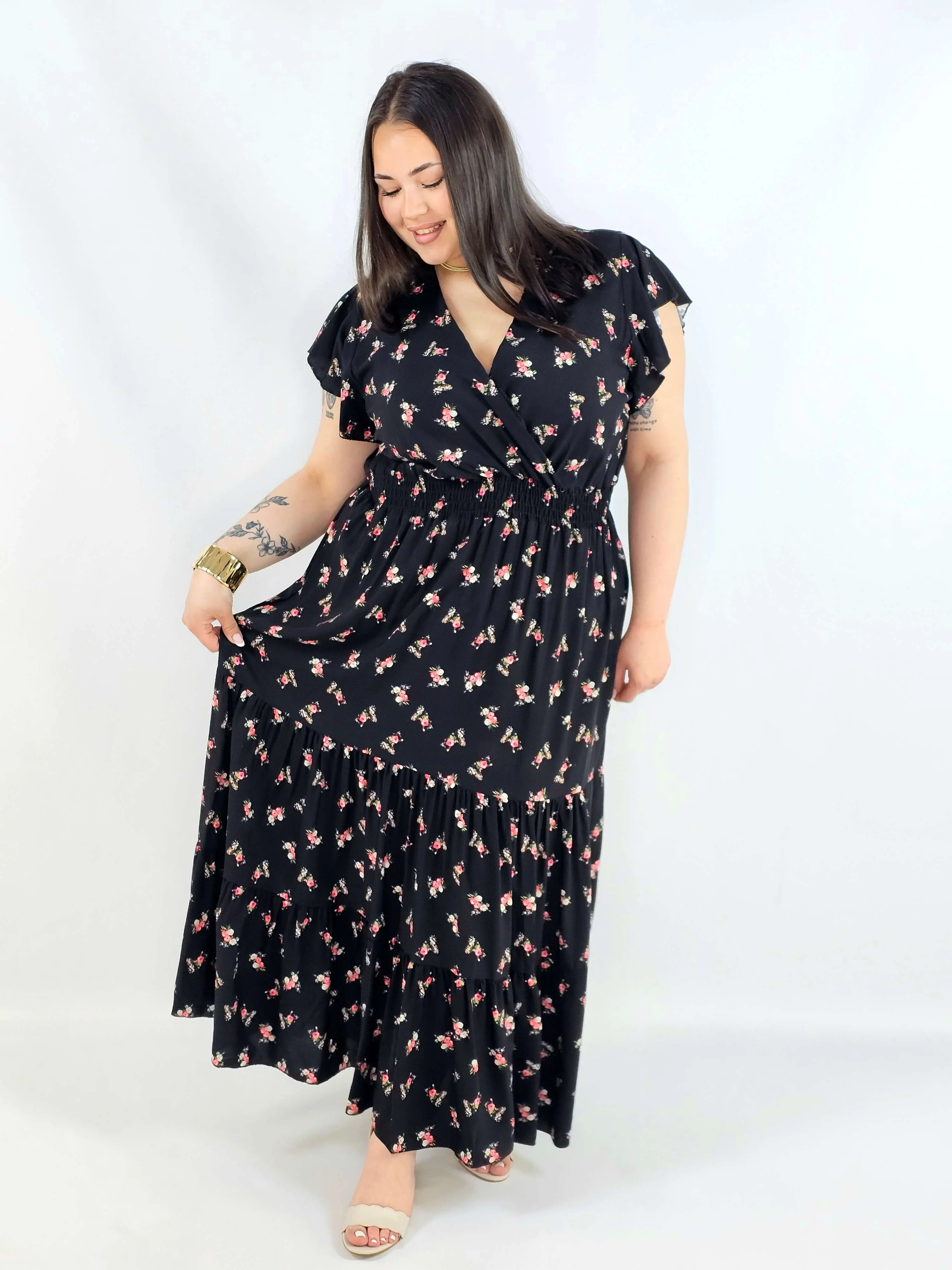 Sukienka plus size maxi w drobne kwiaty XXL – elegancja na wiosnę i wyjątkowe okazje