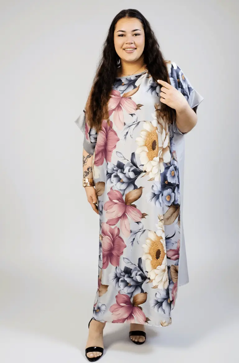 Sukienka plus size maxi w kwiaty – elegancka sukienka XXL z krótkim rękawem - Image 2