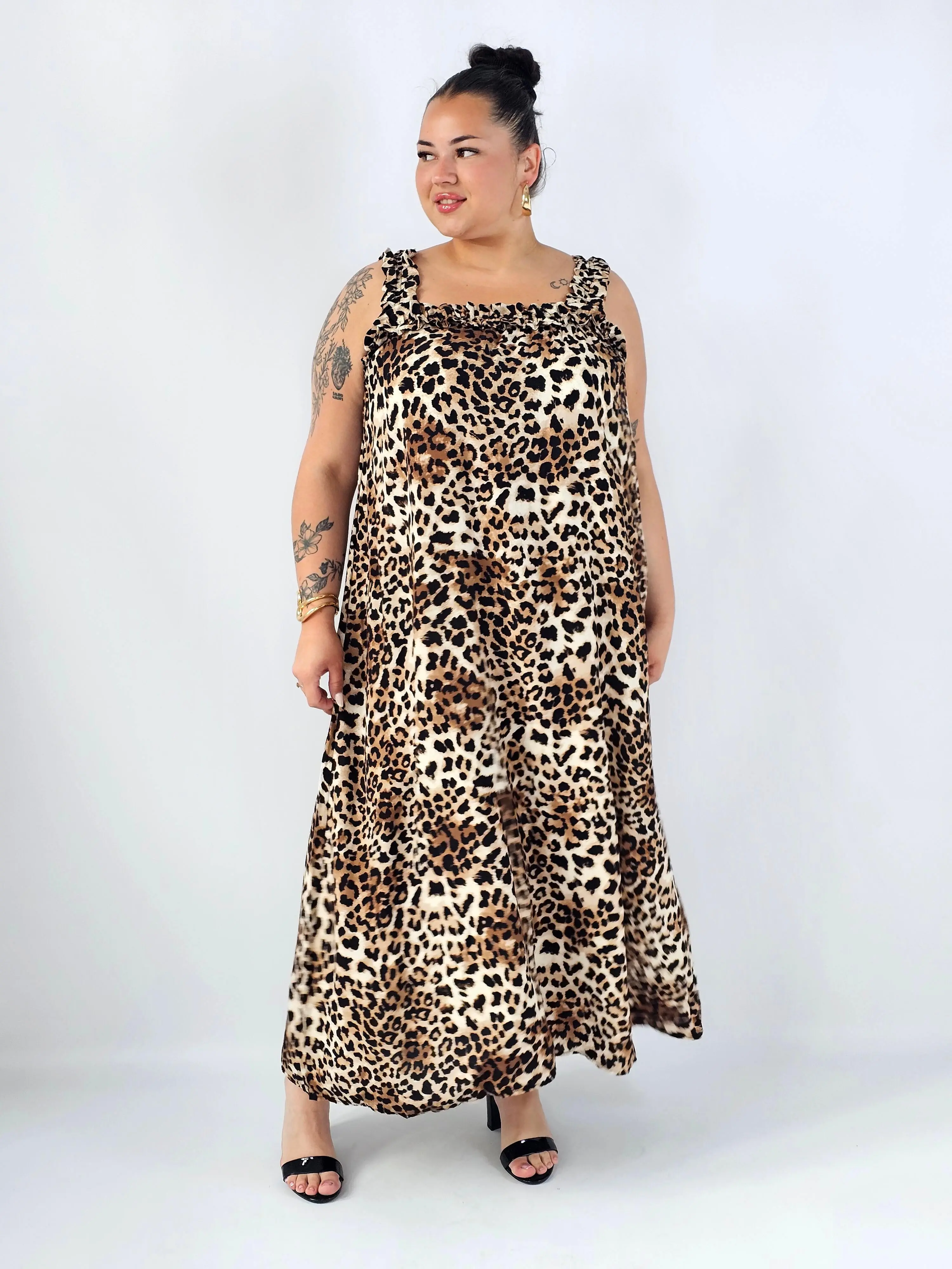 Sukienka plus size maxi w panterkę – lekka, swobodna i ultra kobieca