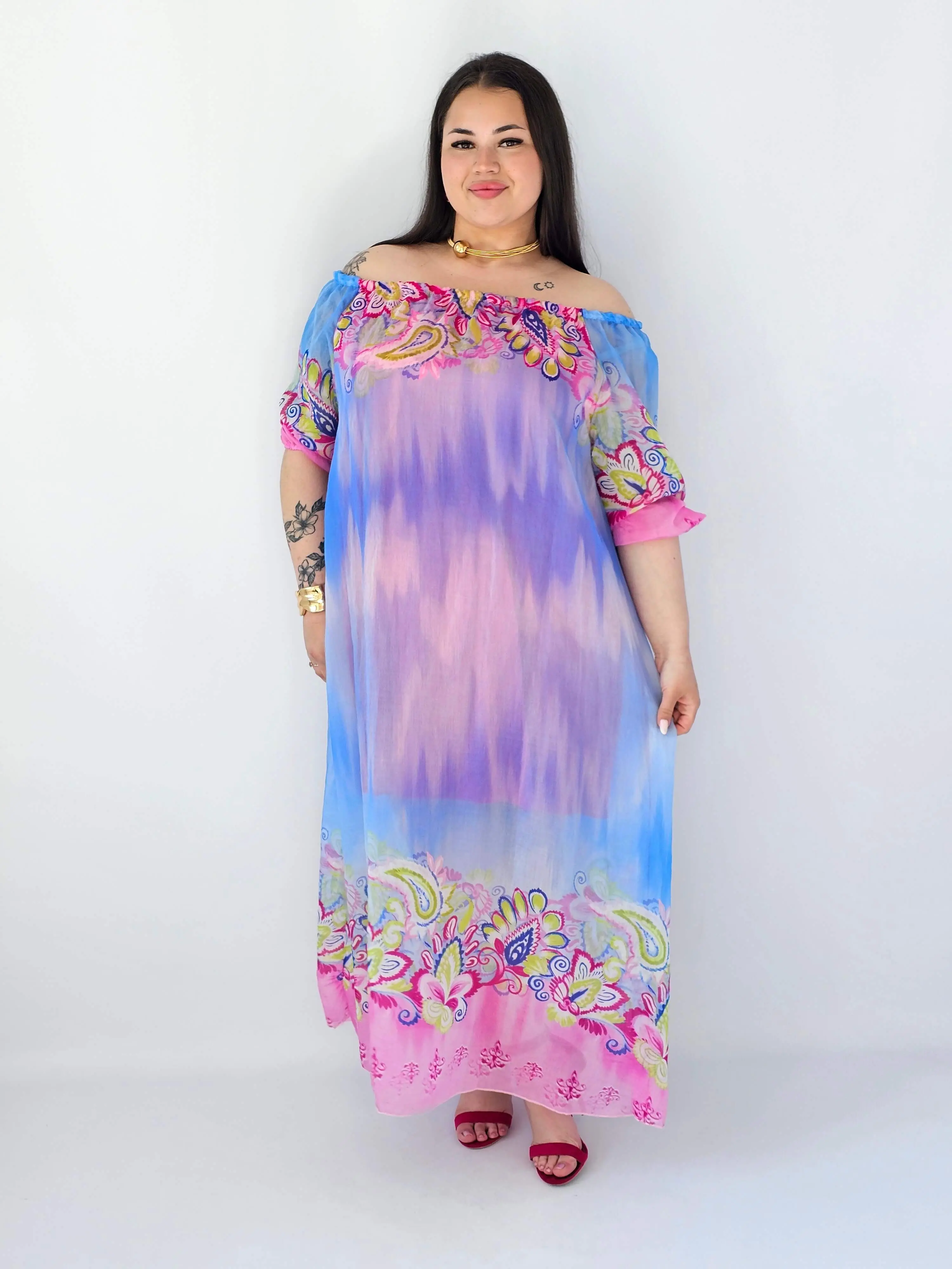 Sukienka plus size maxi w pastelowych odcieniach z etnicznym wzorem