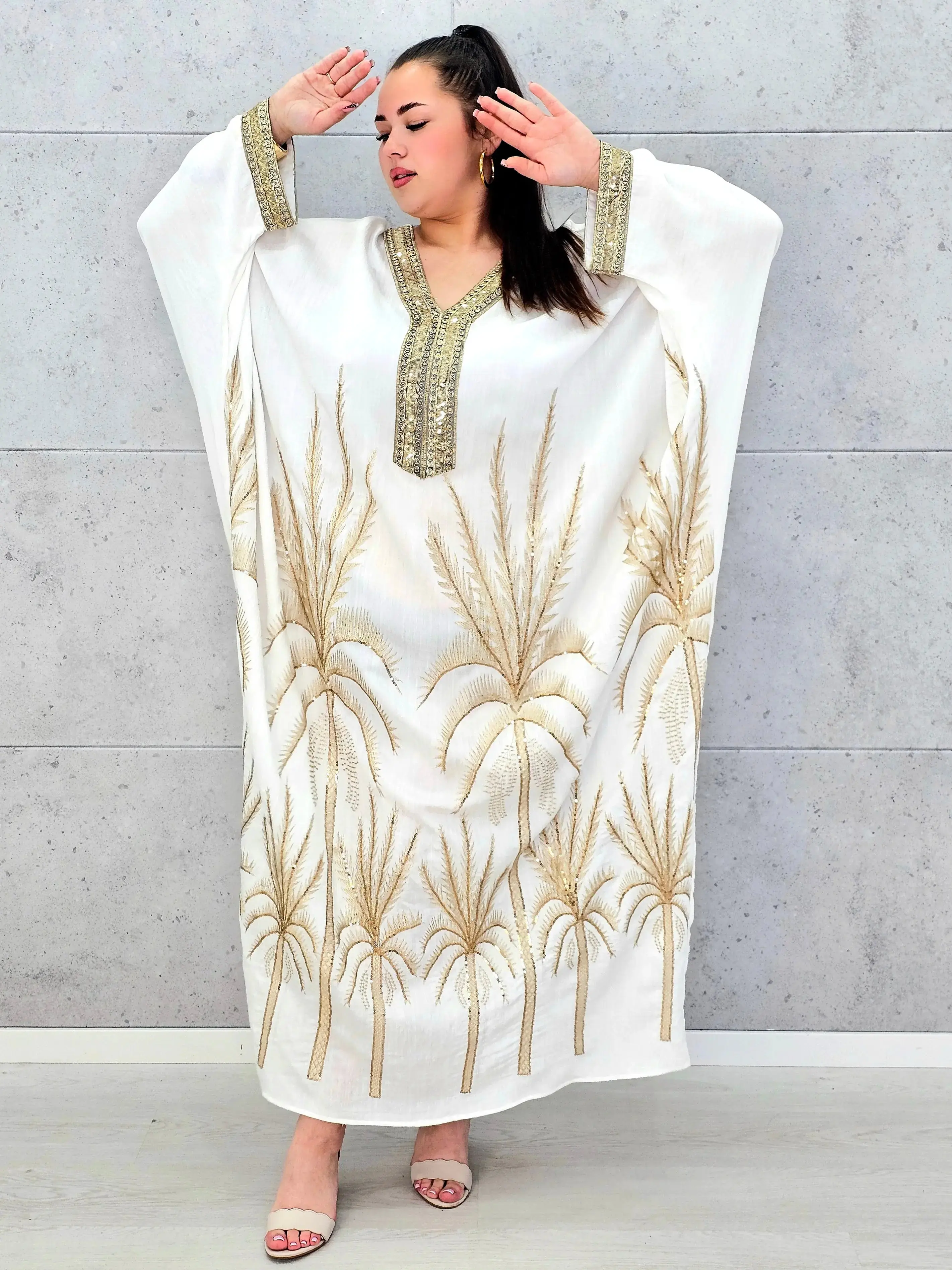 Sukienka plus size maxi z haftem – elegancka sukienka XXL - Image 2