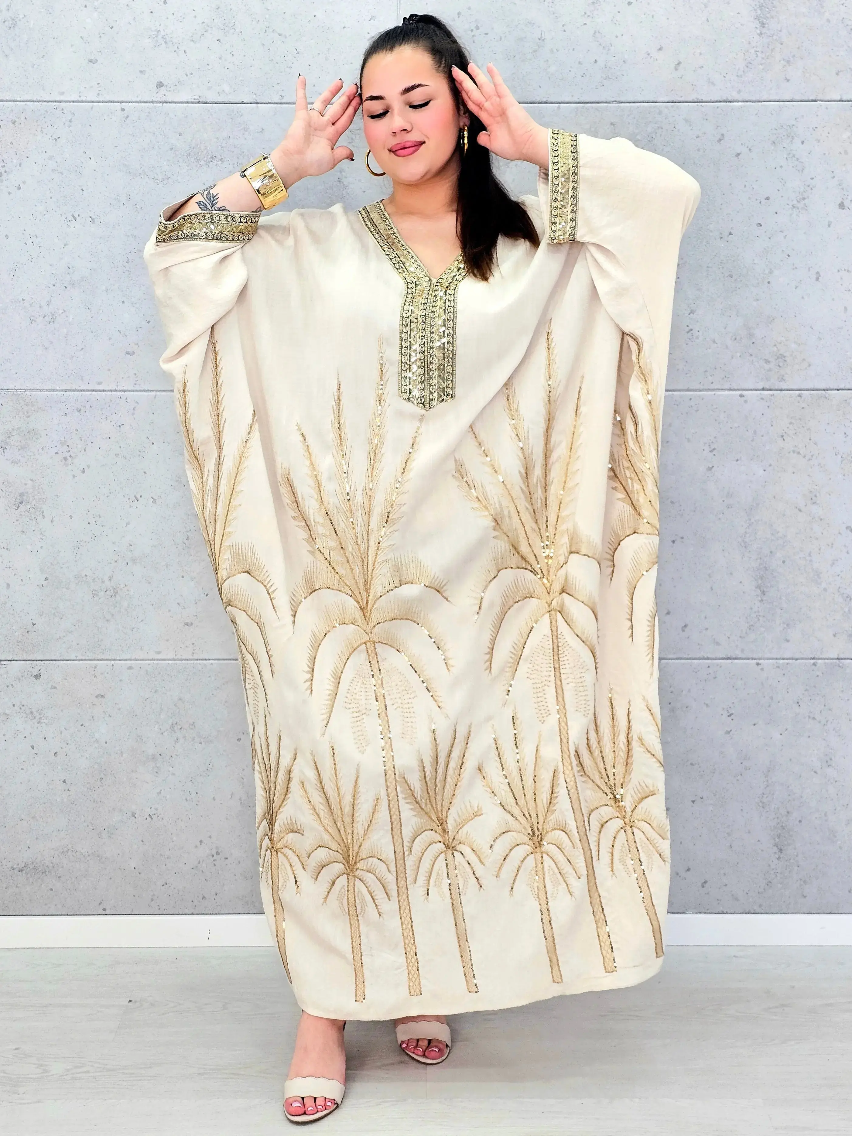 Sukienka plus size maxi z haftem – elegancka sukienka XXL - Image 3
