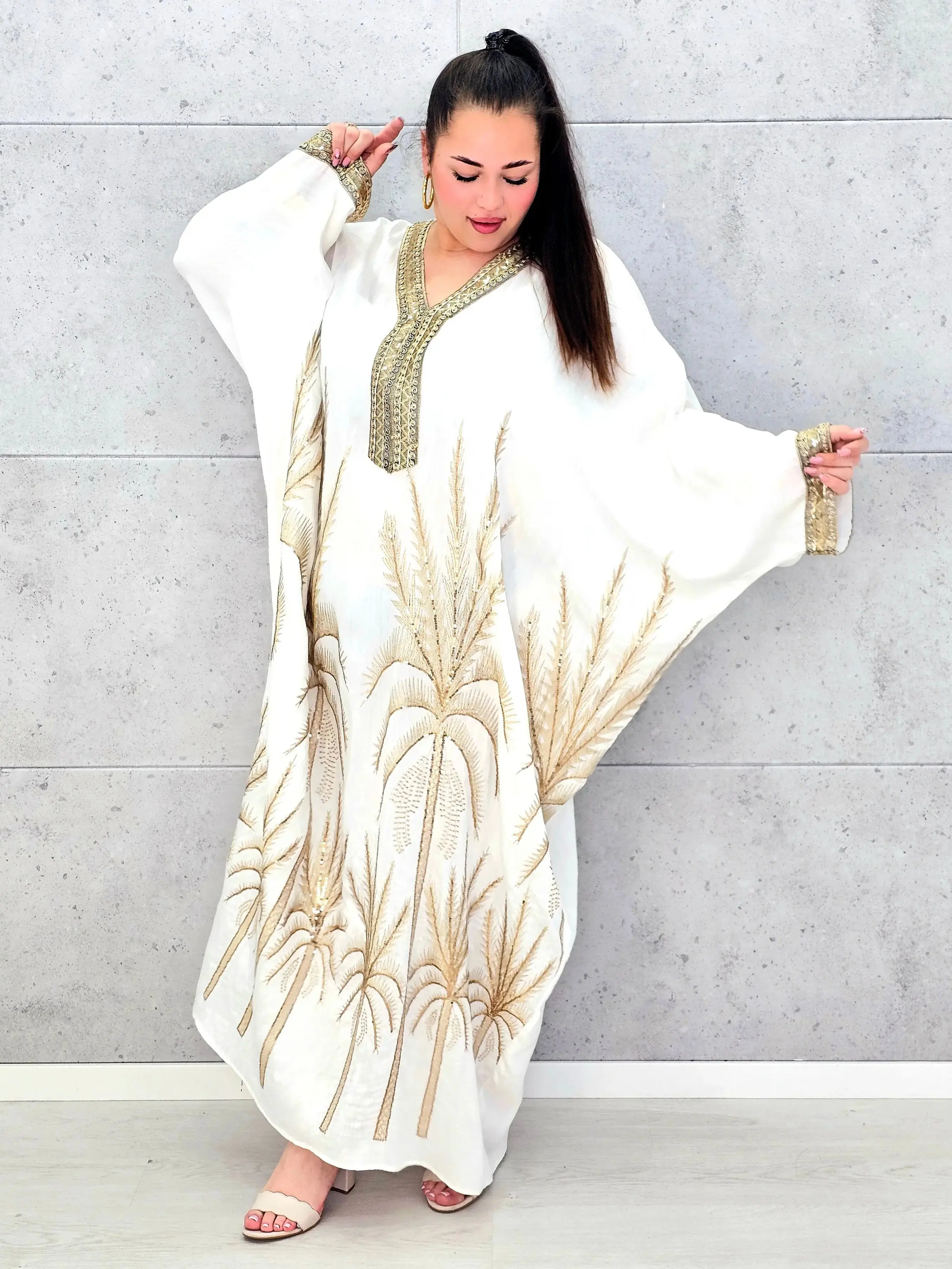Sukienka plus size maxi z haftem – elegancka sukienka XXL - Image 4