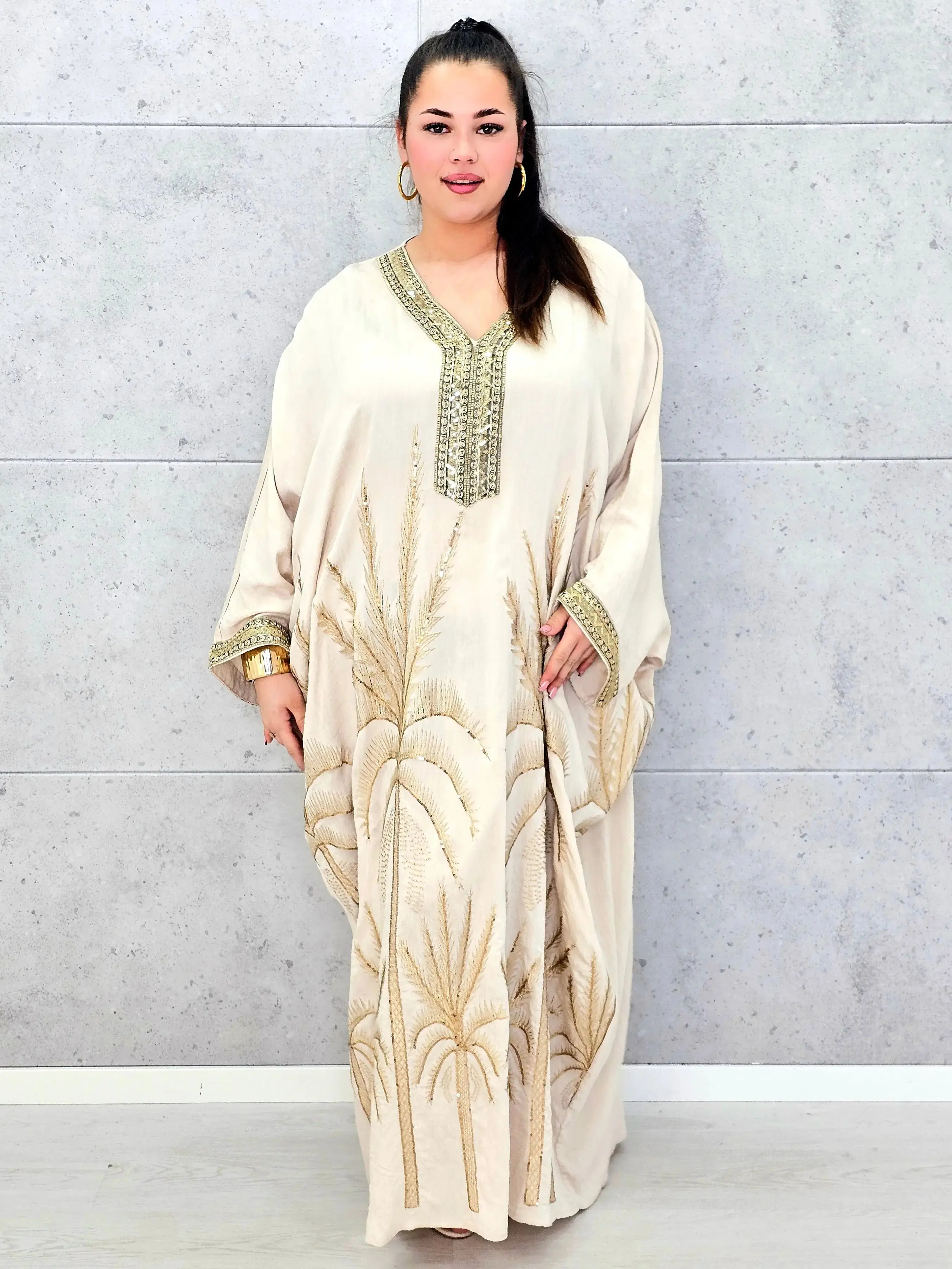 Sukienka plus size maxi z haftem – elegancka sukienka XXL - Image 6