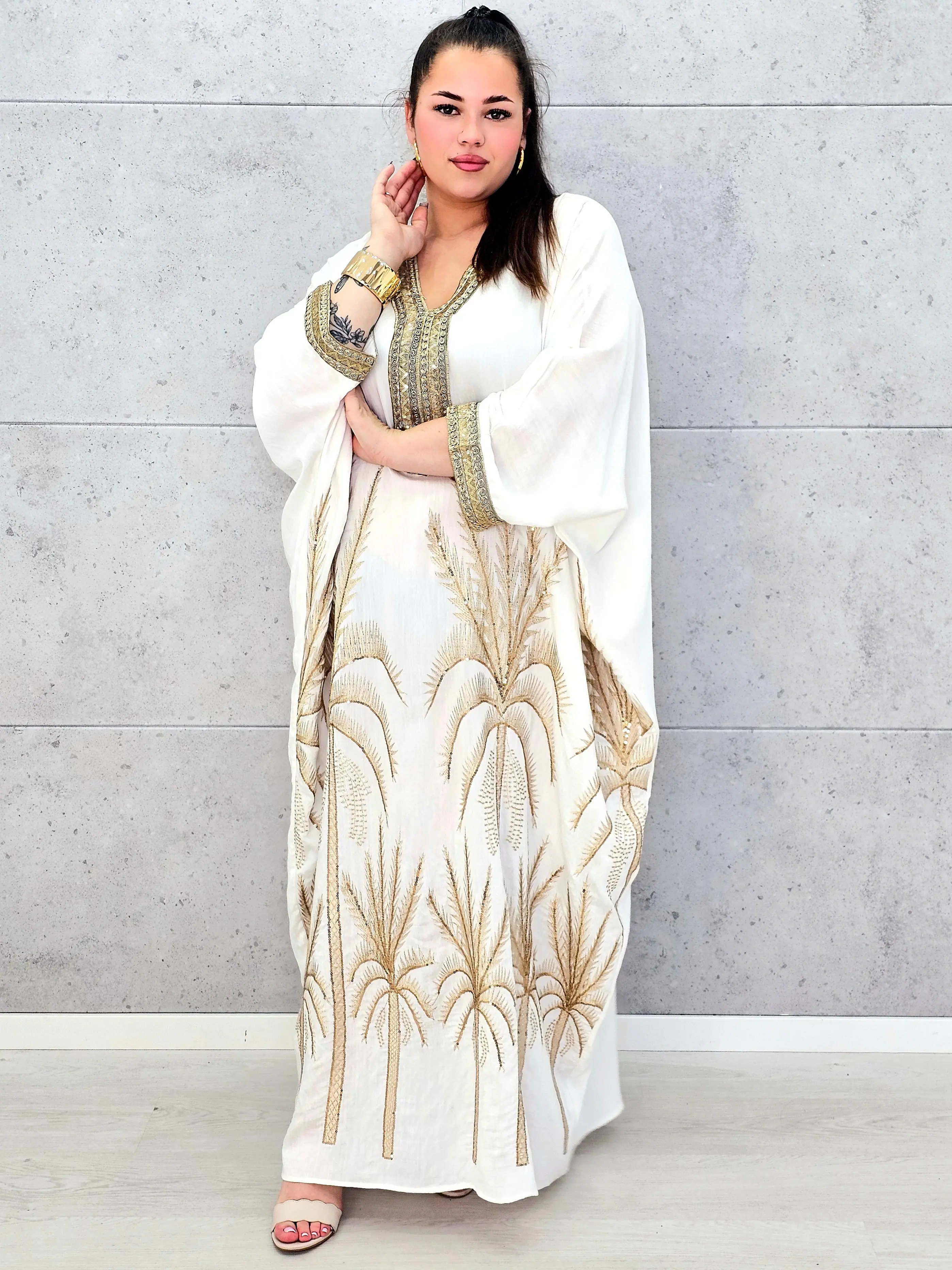 Sukienka plus size maxi z haftem – elegancka sukienka XXL - Image 9