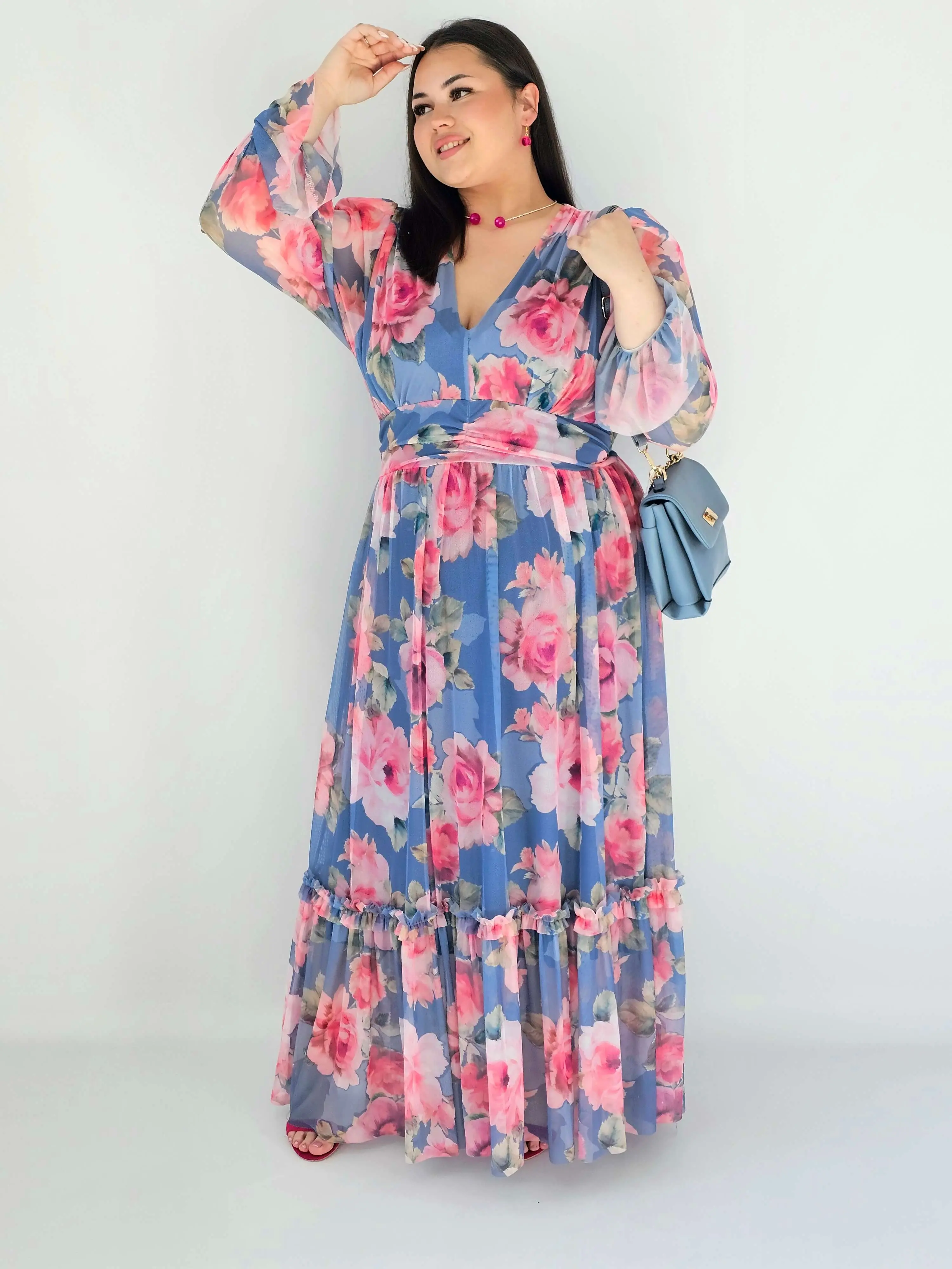 Sukienka plus size midi w kwiatowy print – elegancka i zwiewna propozycja dla kobiet XXL - Image 2