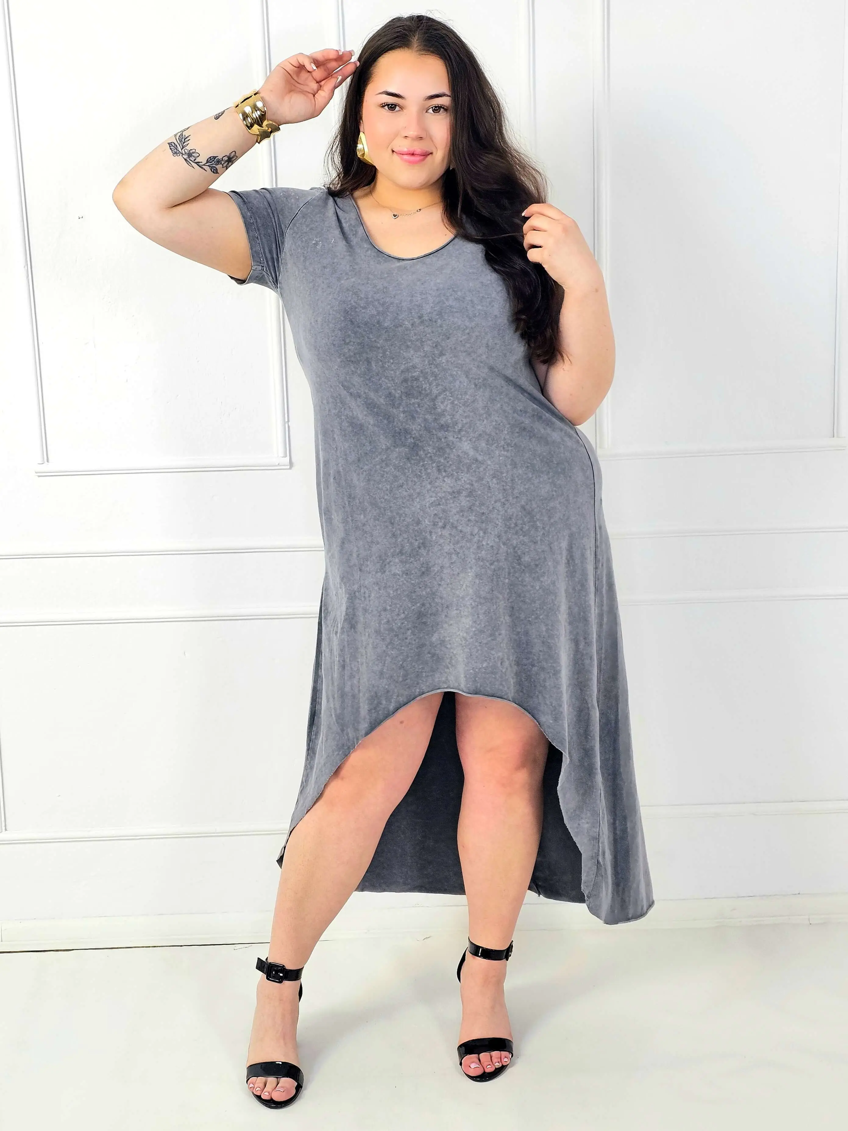 Sukienka plus size -sukienka midi z krótkim rękawem i asymetrycznym dołem - Image 2