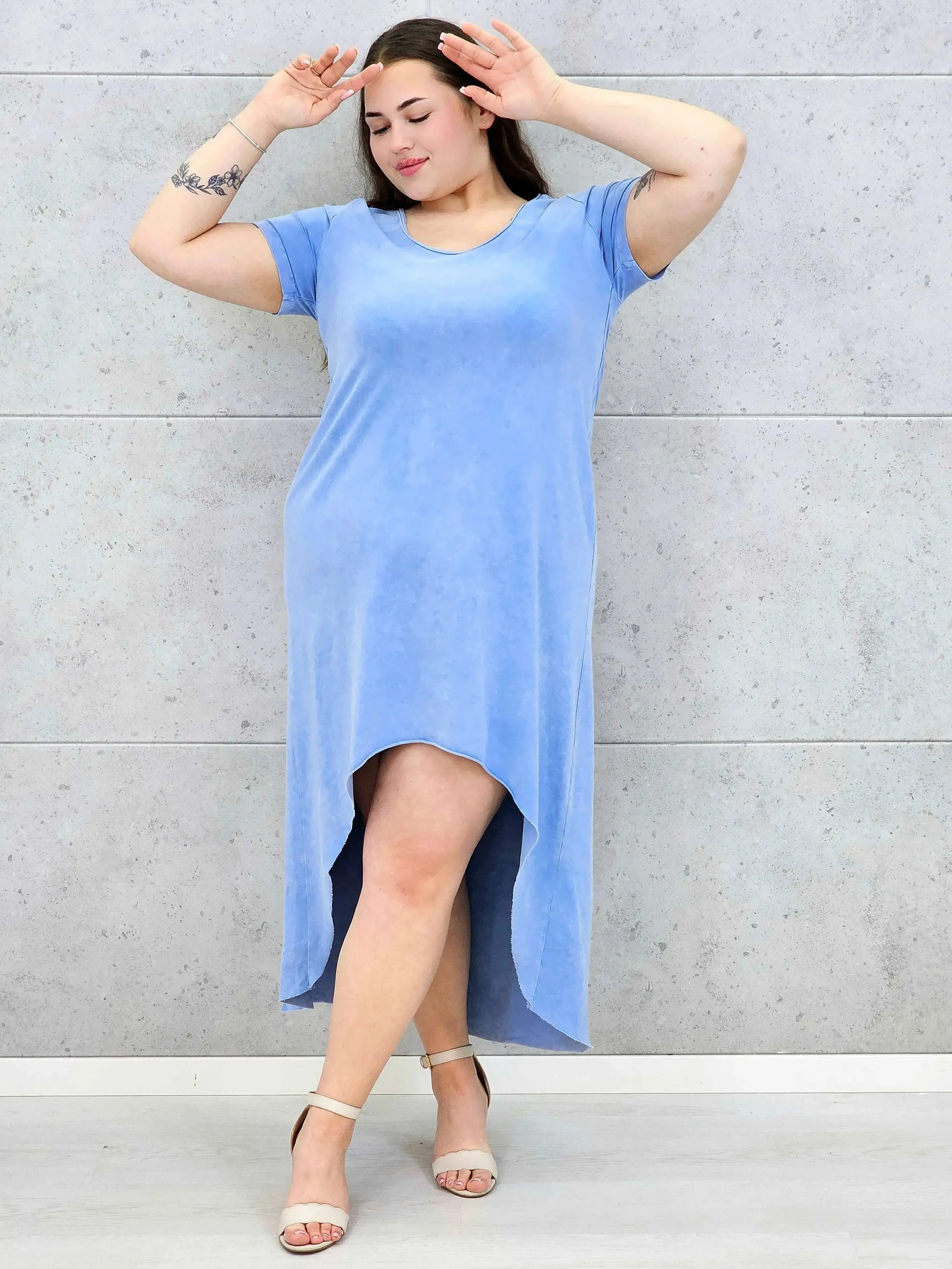 Sukienka plus size -sukienka midi z krótkim rękawem i asymetrycznym dołem - Image 8